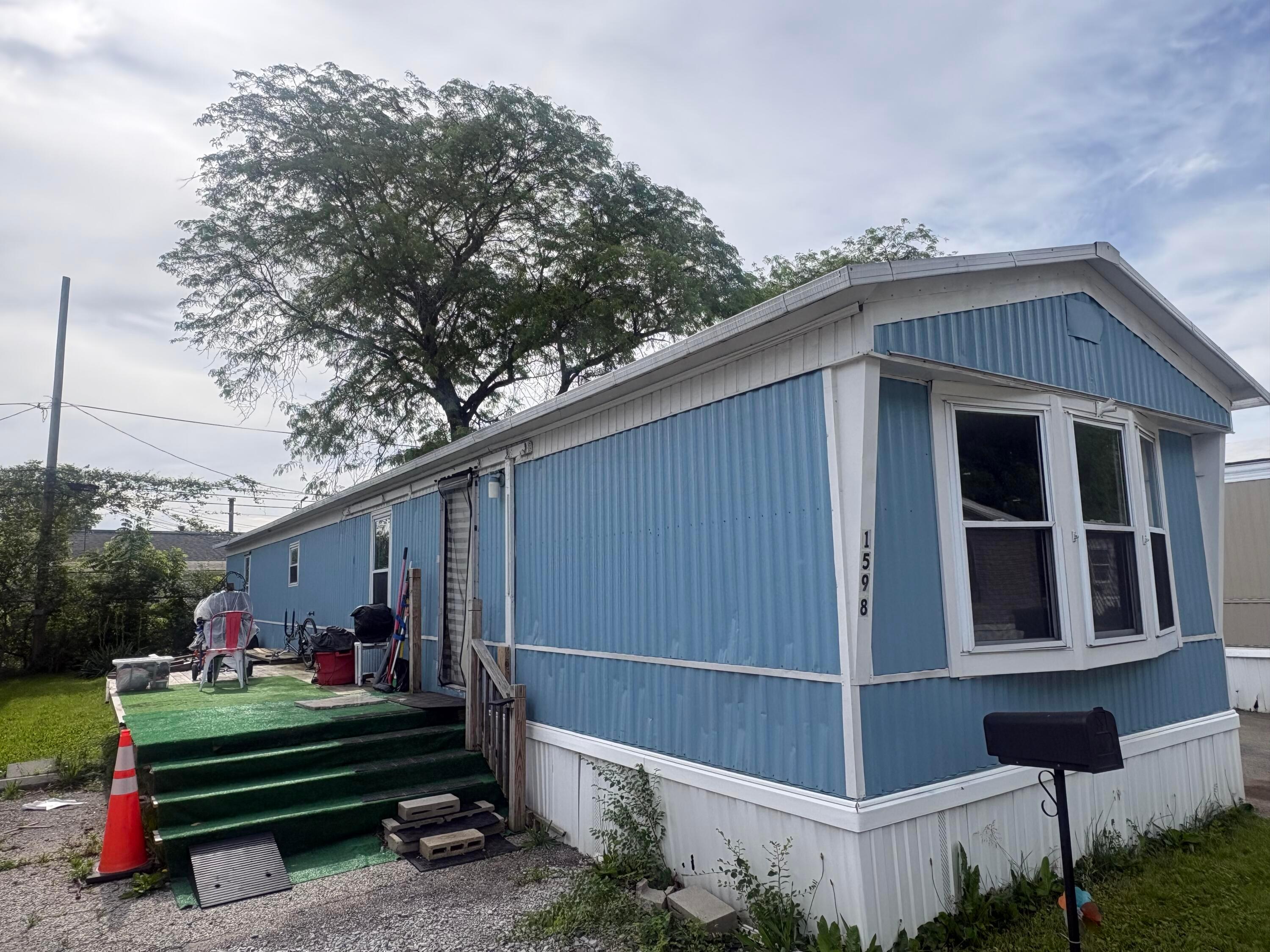1598 Anchor Drive E — photo