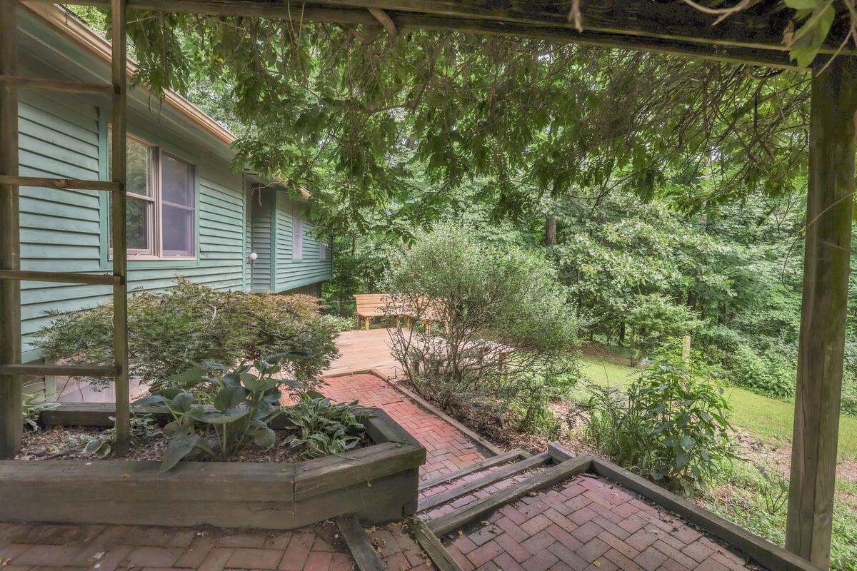 1795 Welsh Hills Road NE — photo