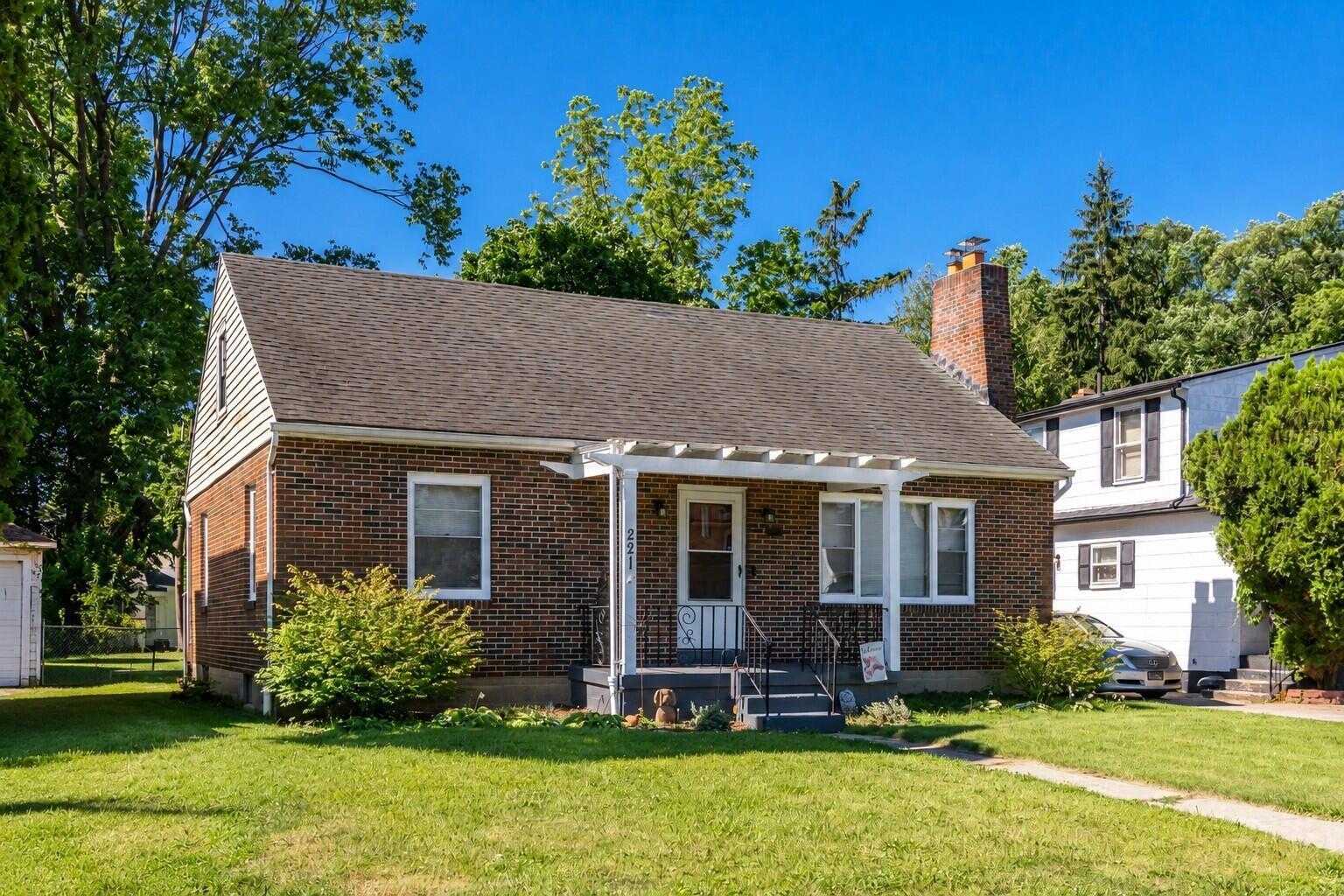 221 W Parkwood Avenue — photo