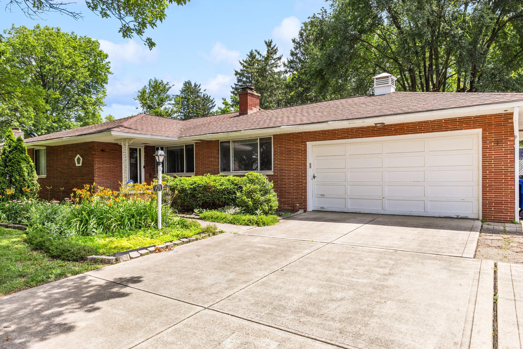 1470 Cottingham Court E — photo