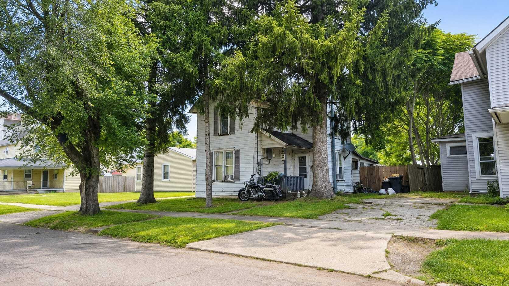 242 N Grand Avenue — photo