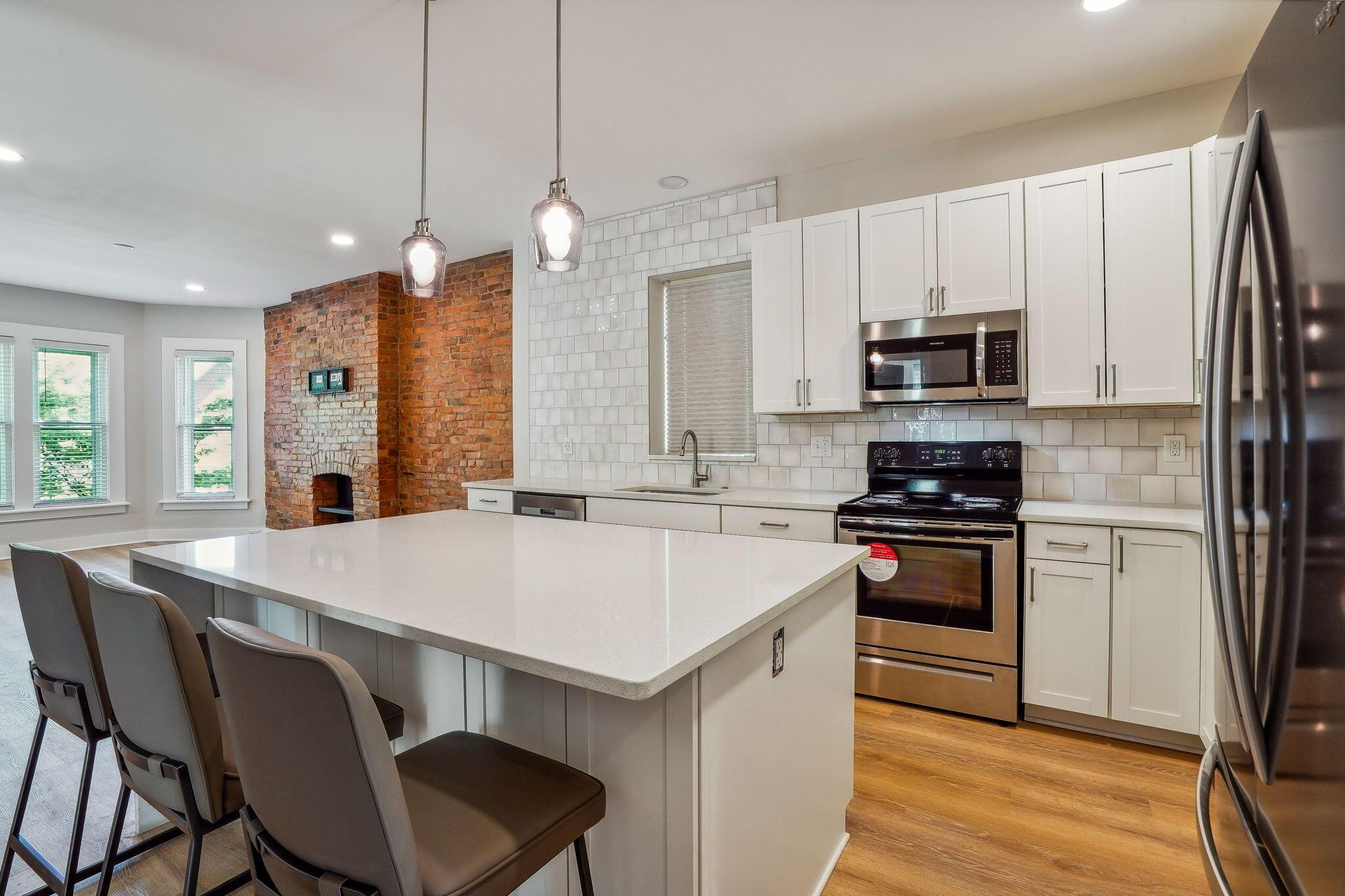 1386 Neil Avenue, 1/2 — photo