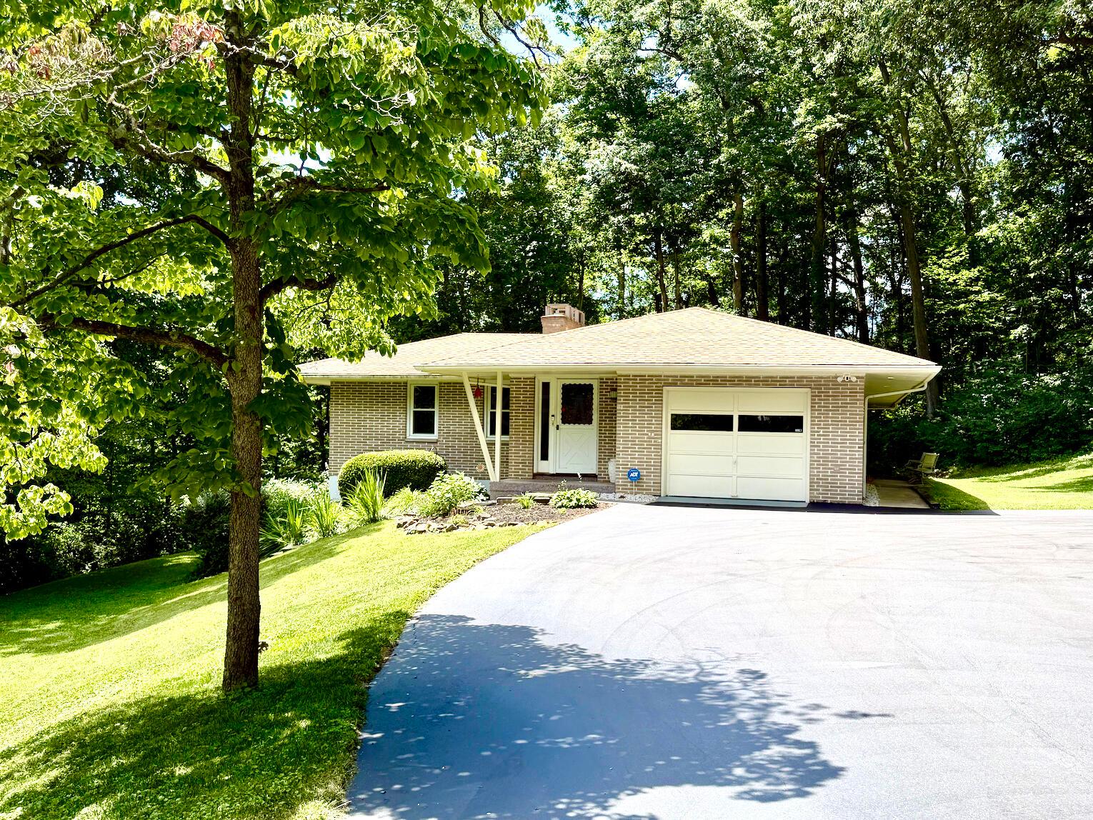 348 Shannon Drive — photo