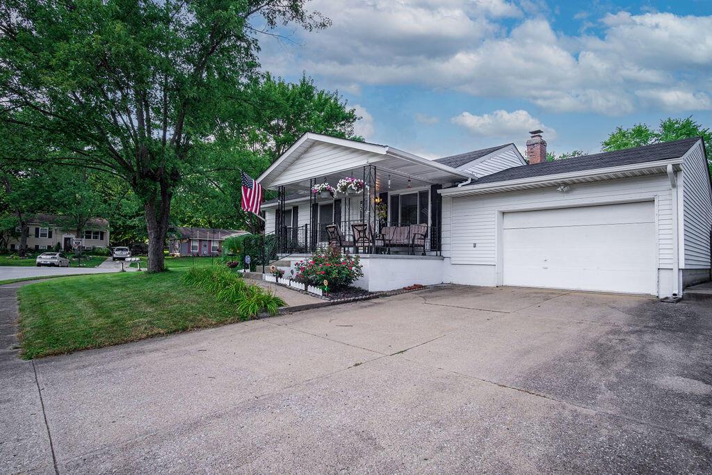 250 Mistletoe Court — photo