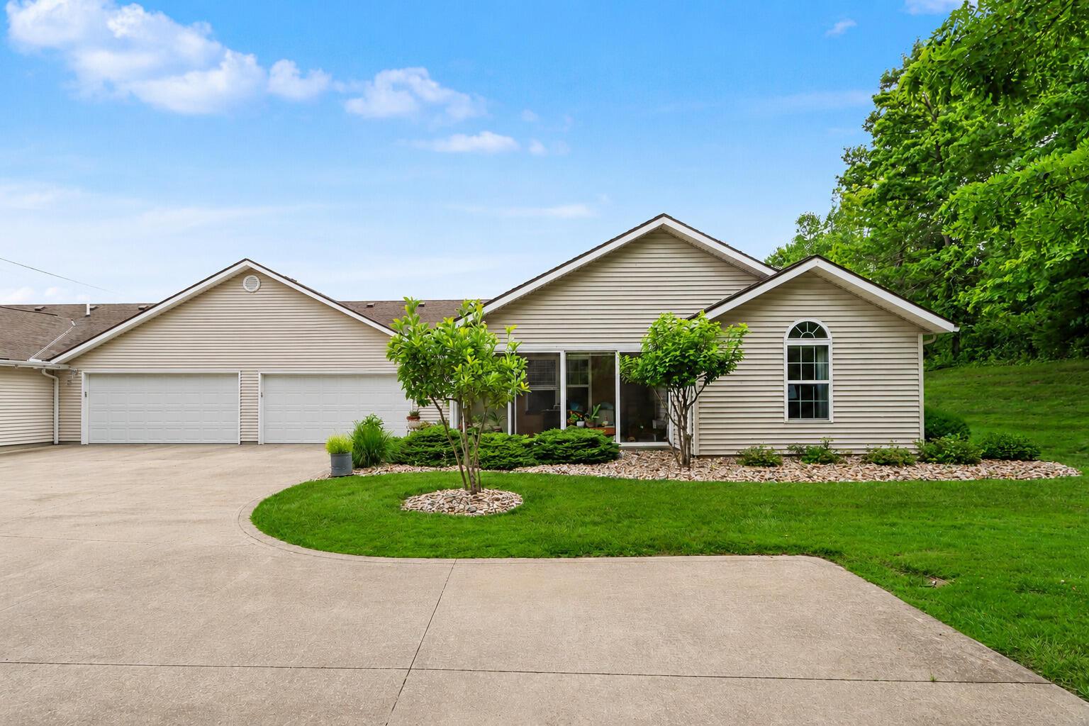 2357 Deerfield Lane — photo