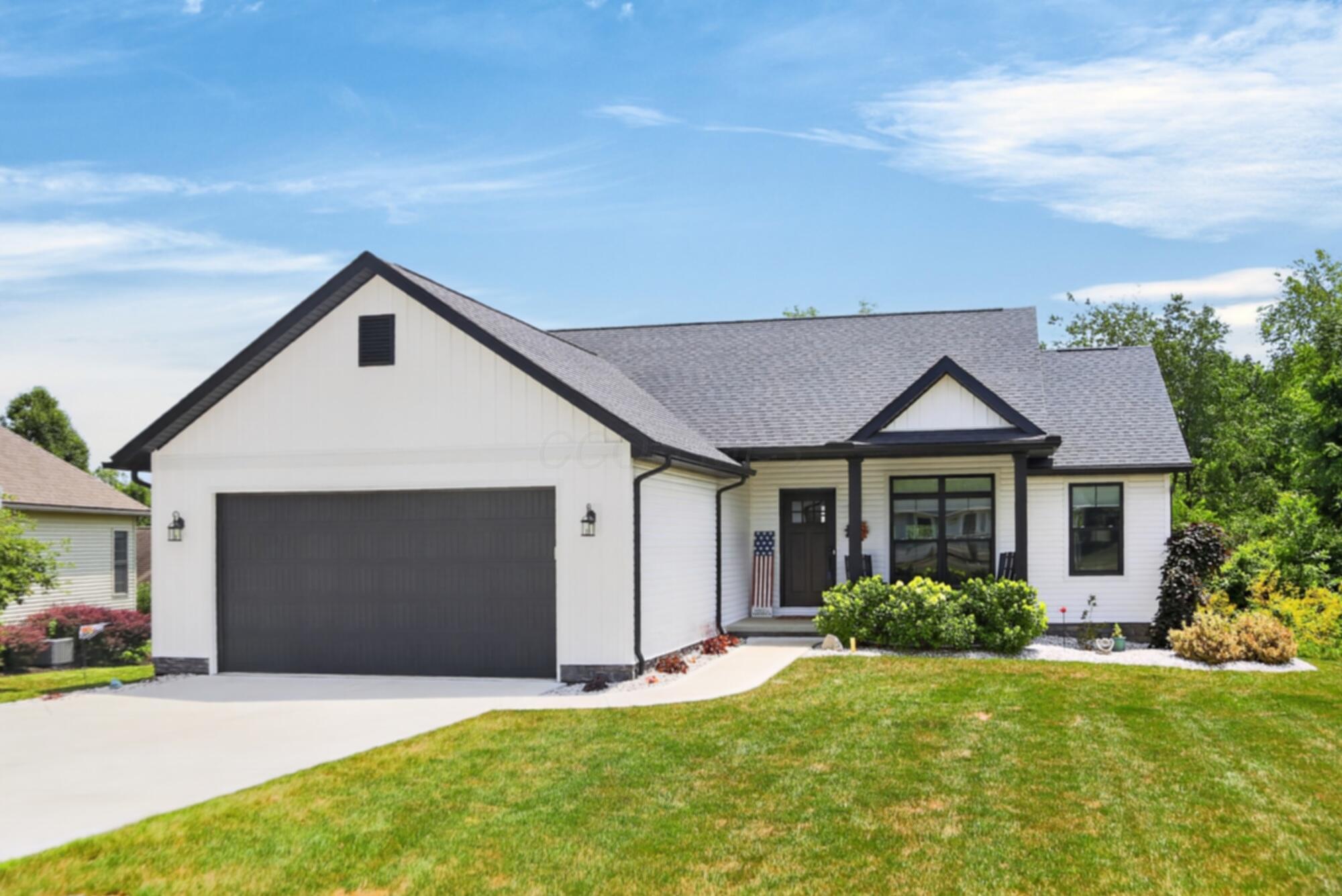 1085 Apple Valley Drive — photo