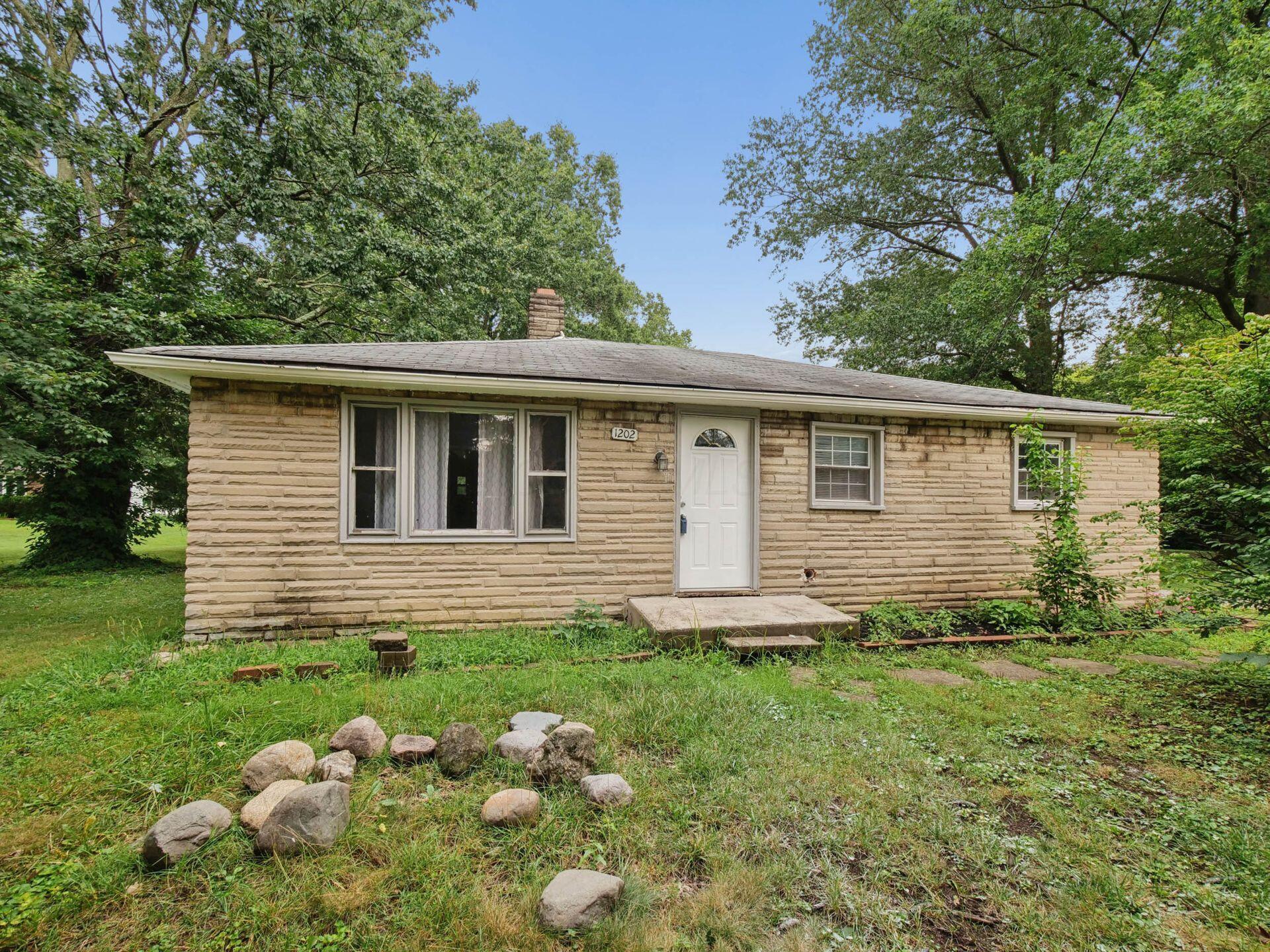 1202 E Walnut Street — photo