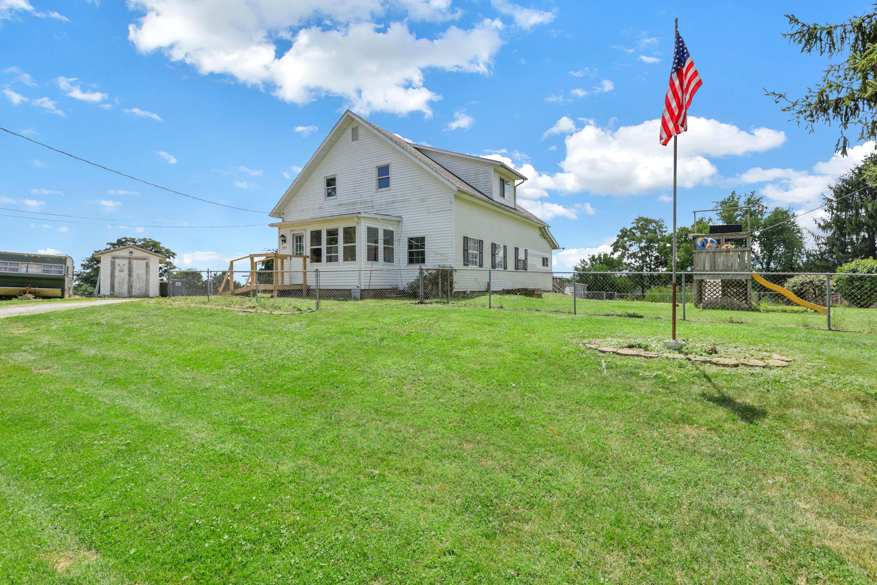 8818 National Road SE — photo
