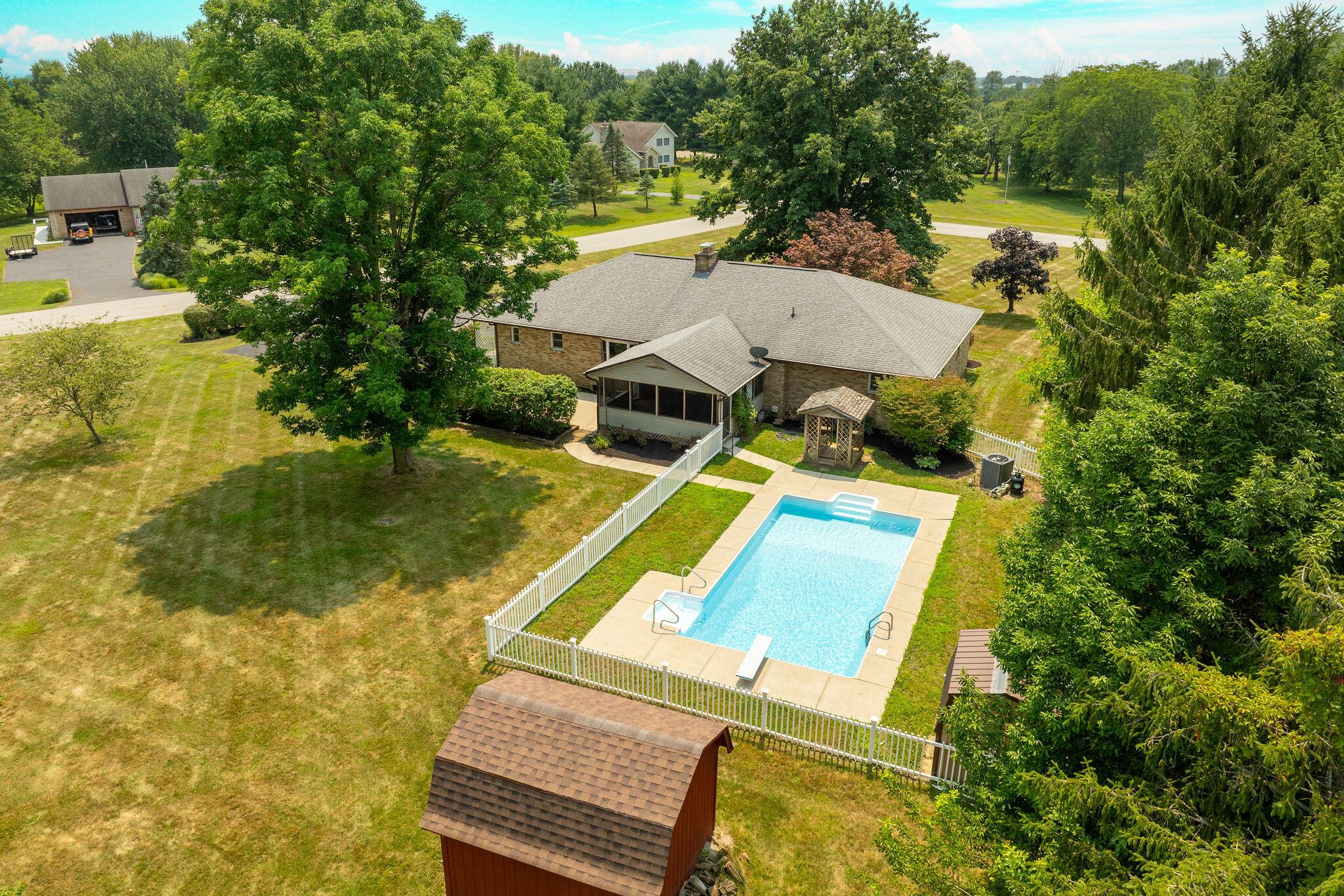 7252 Fox Den Court NW — photo