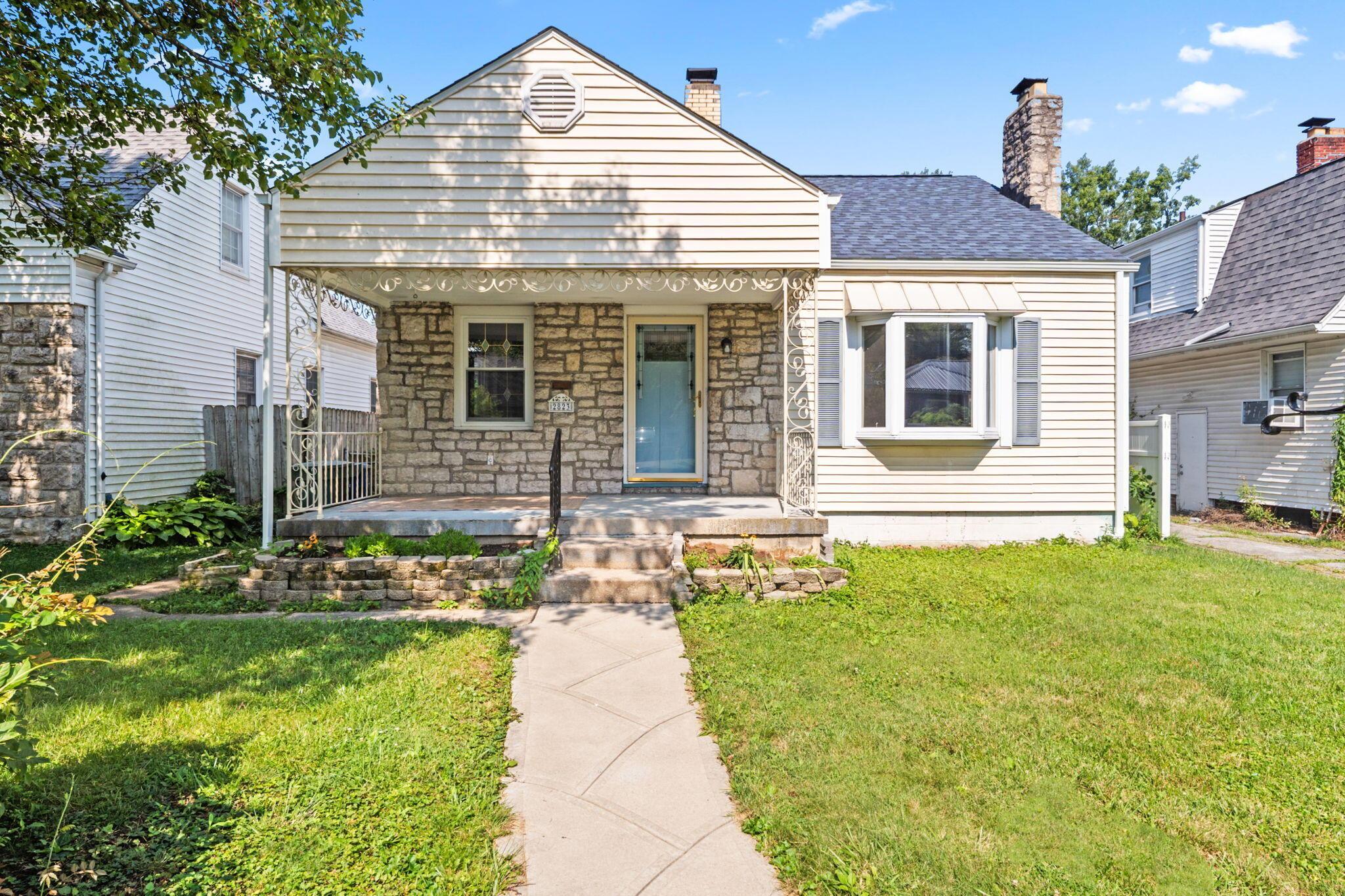 2823 Oaklawn Street — photo