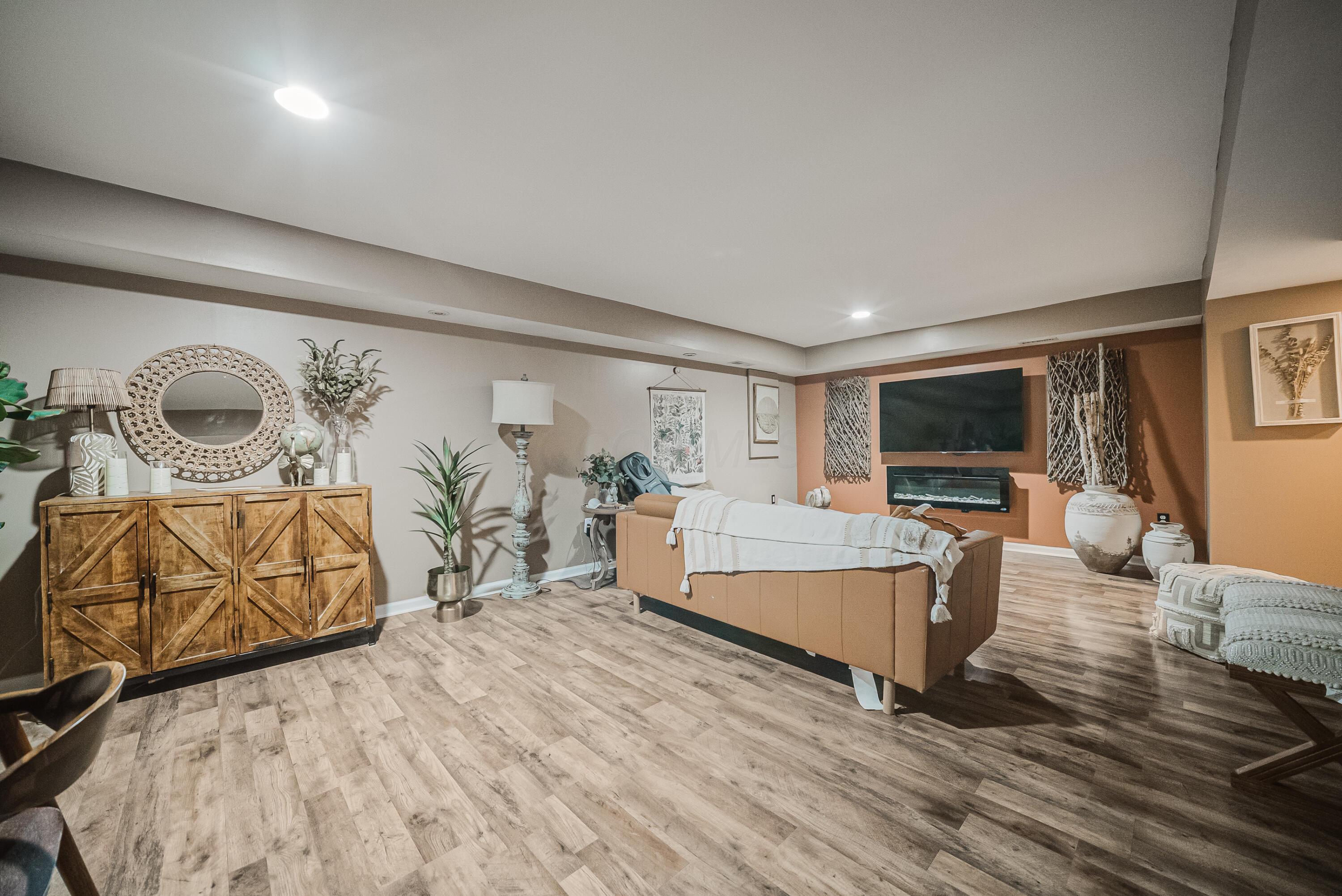 970 Sara Court — photo