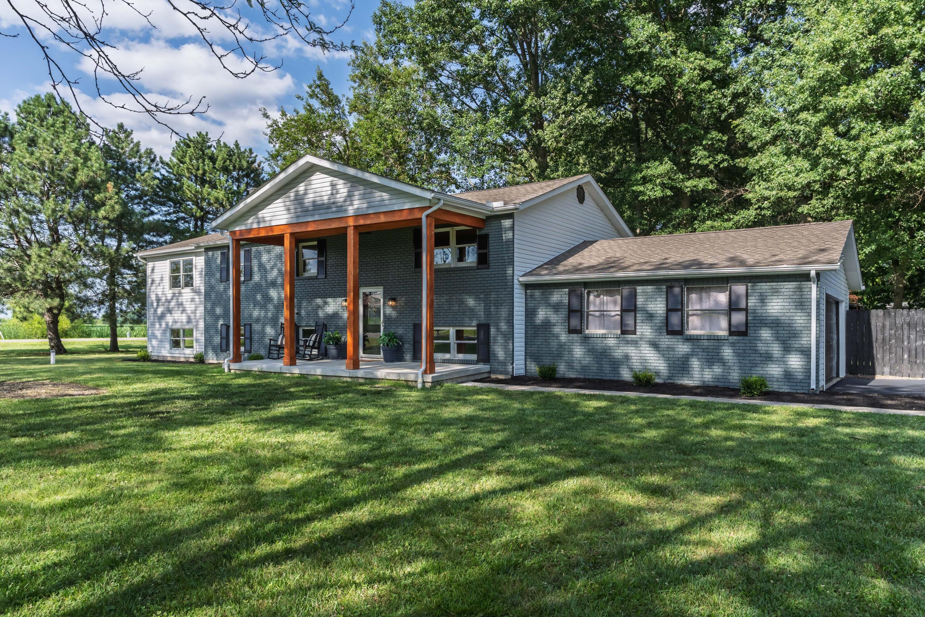 6110 Holiday Lane — photo