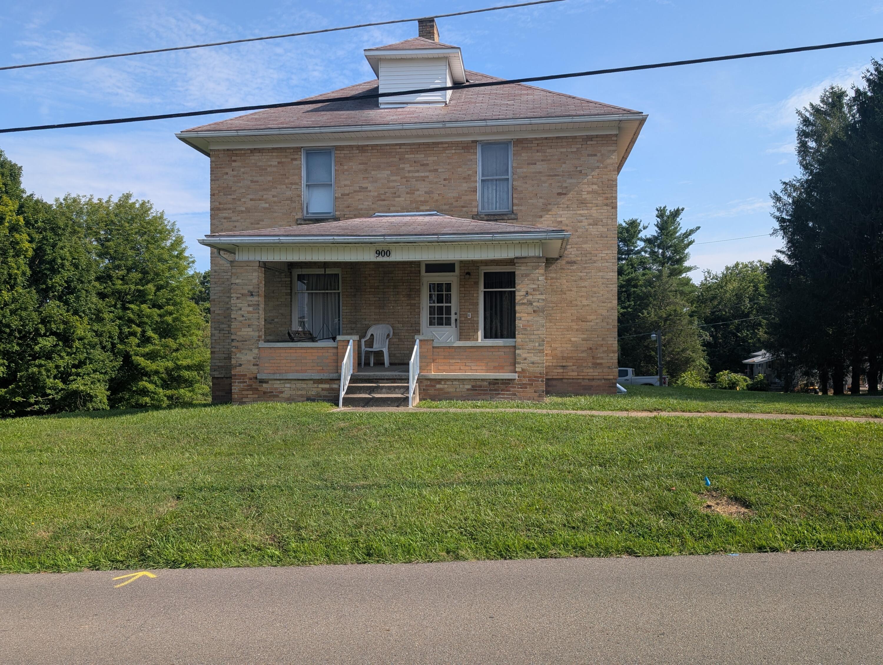 900 W Brown Street — photo