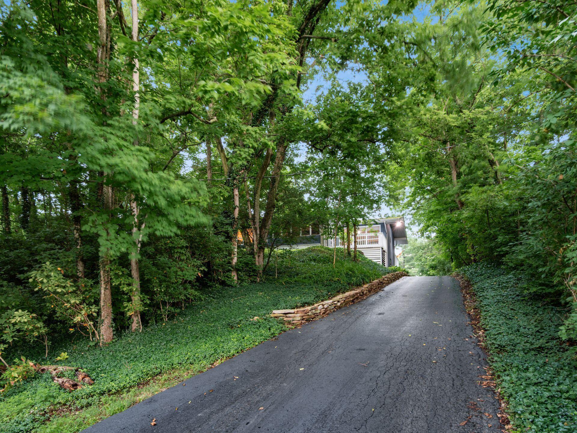 6107 Riverside Drive — photo