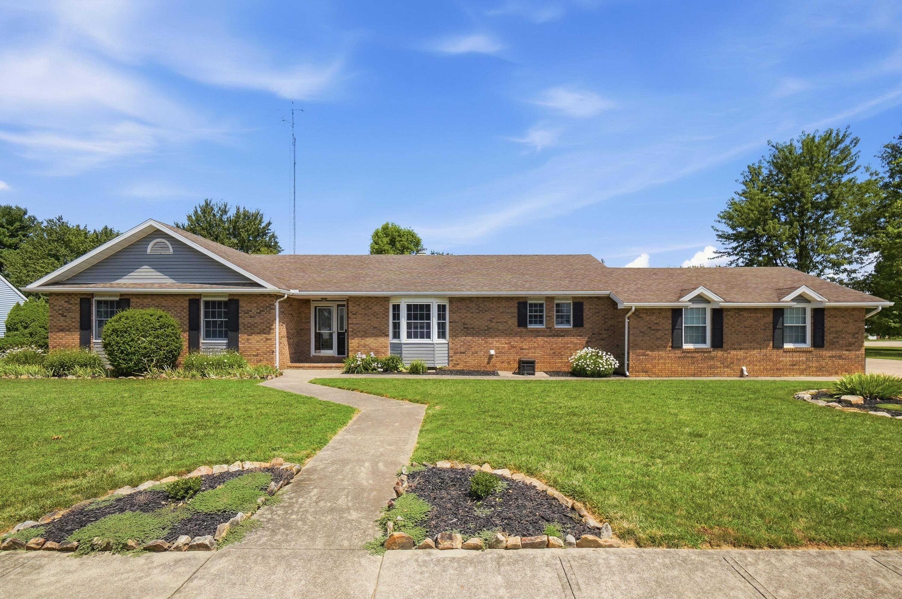 1104 Farmington Lane — photo