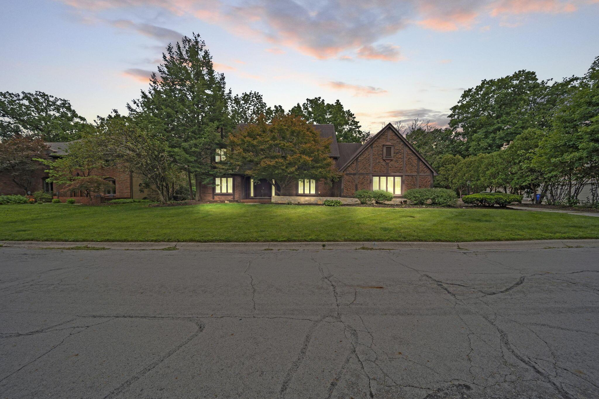 825 Bluffview Drive — photo