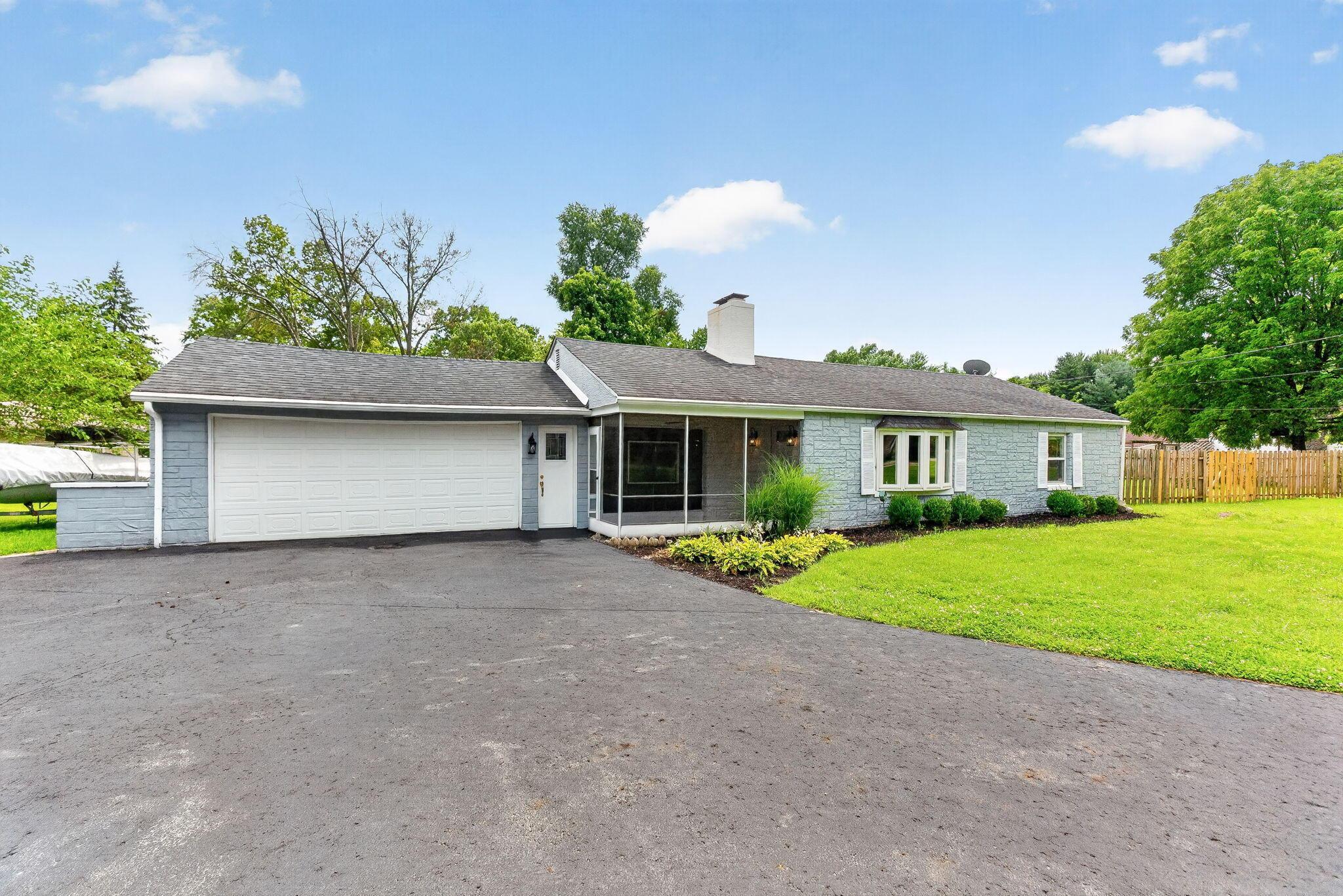 475 W Johnstown Road — photo