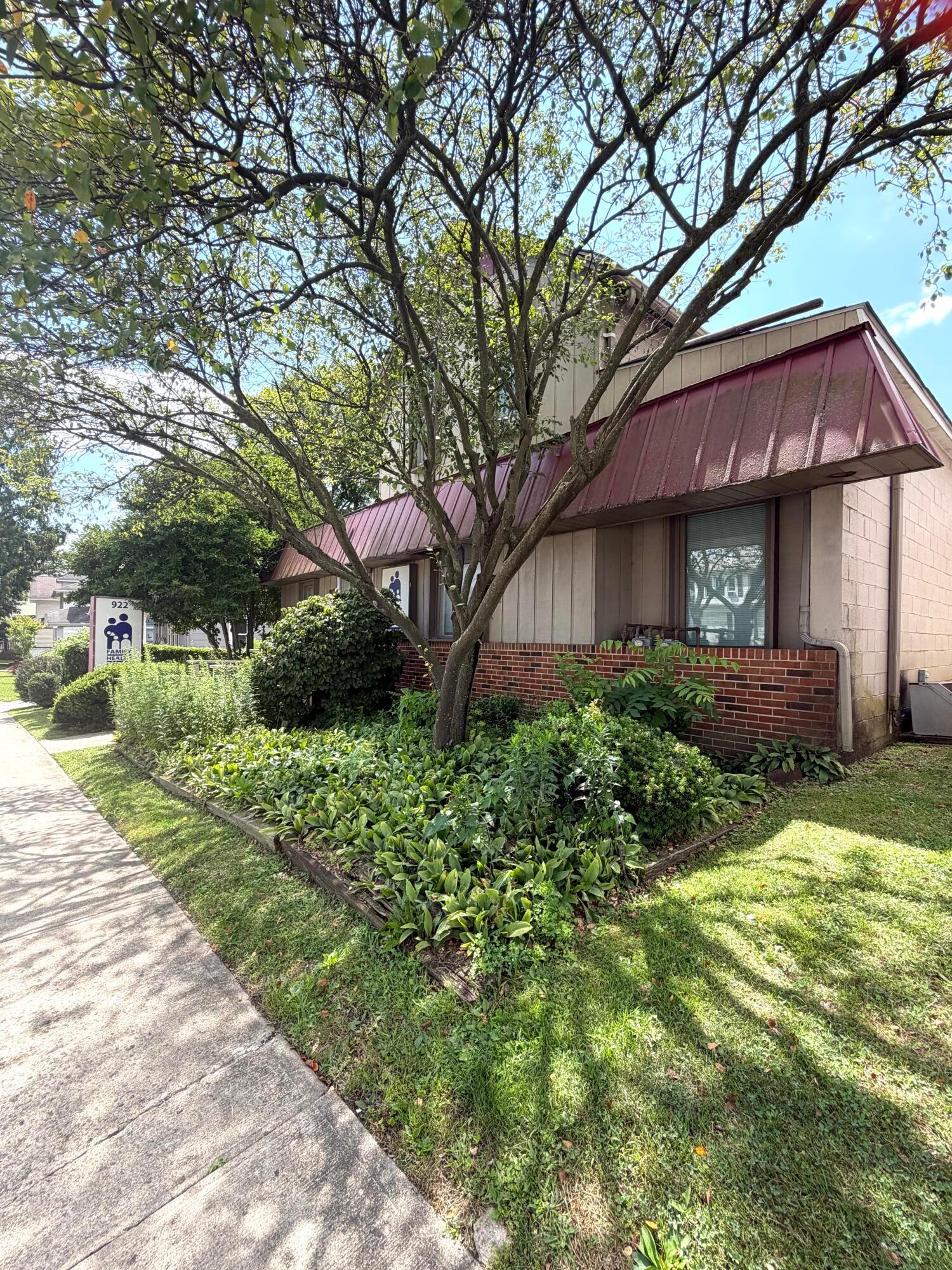 922 E Main Street — photo