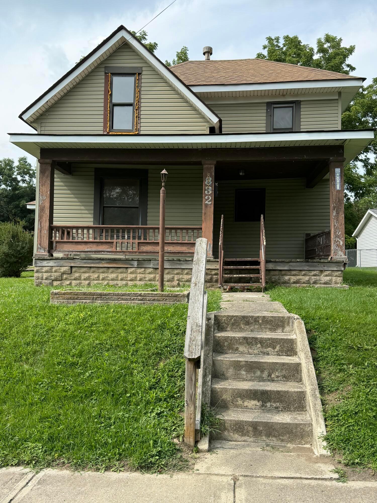 832 W 4th Street — photo