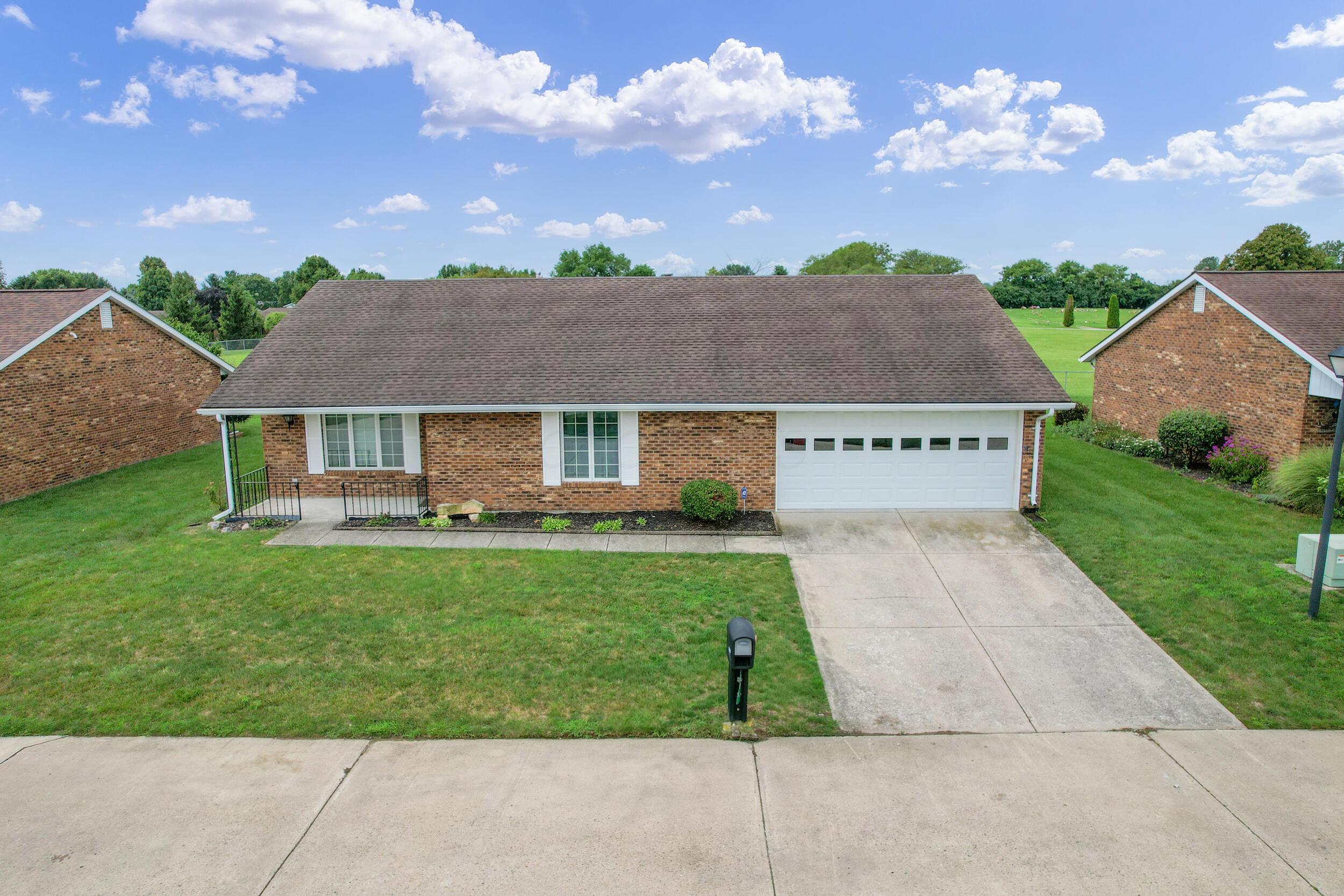 851 Circle Drive, 32 — photo