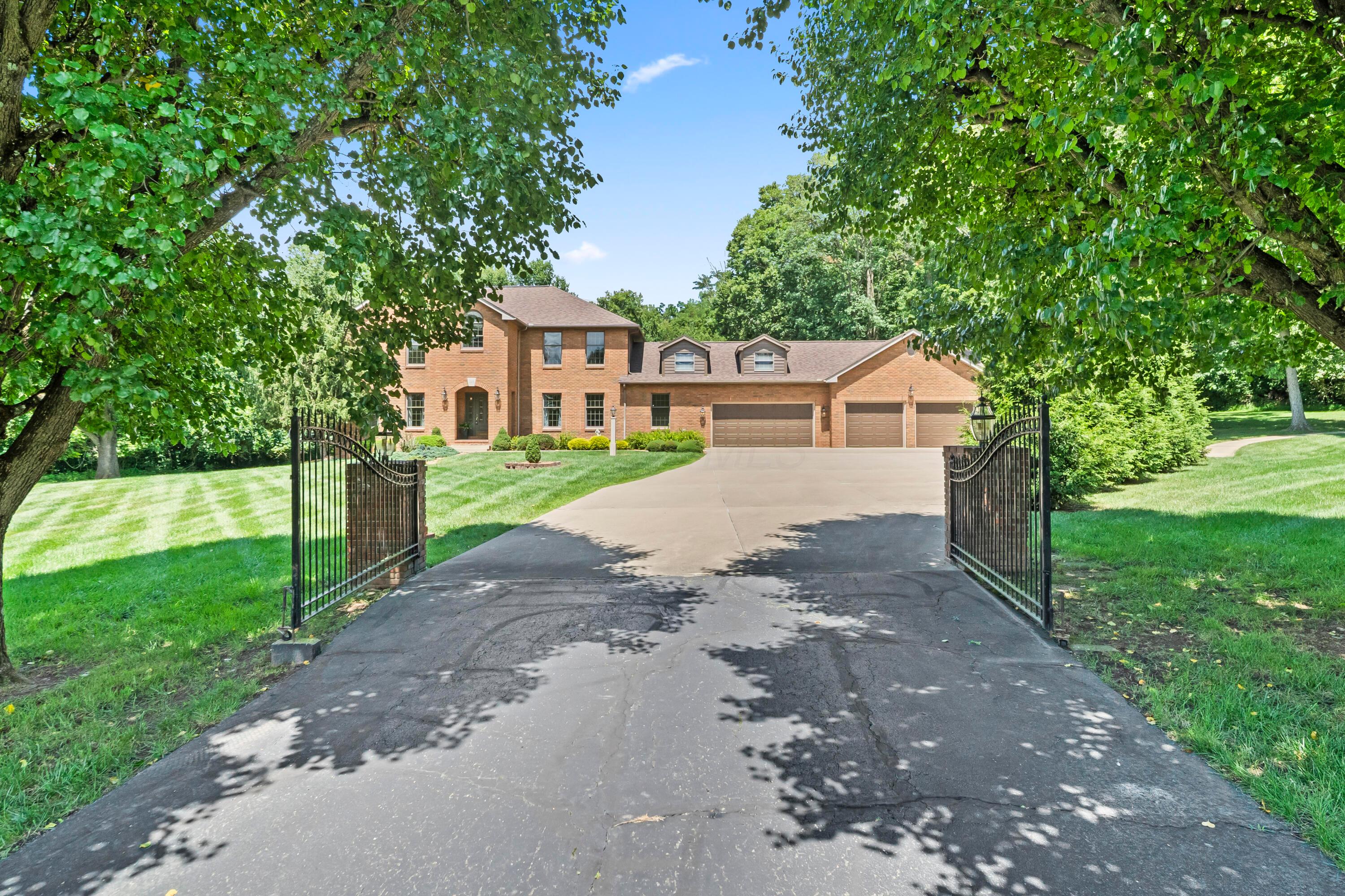 225 Falcon Drive — photo