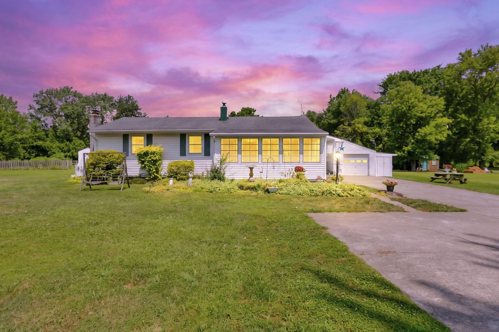 646 Woodside Drive SW — photo