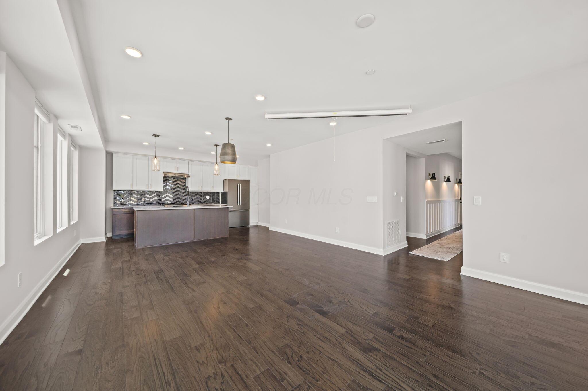 207 E 5th Avenue, Columbus, OH 43201 — photo 2