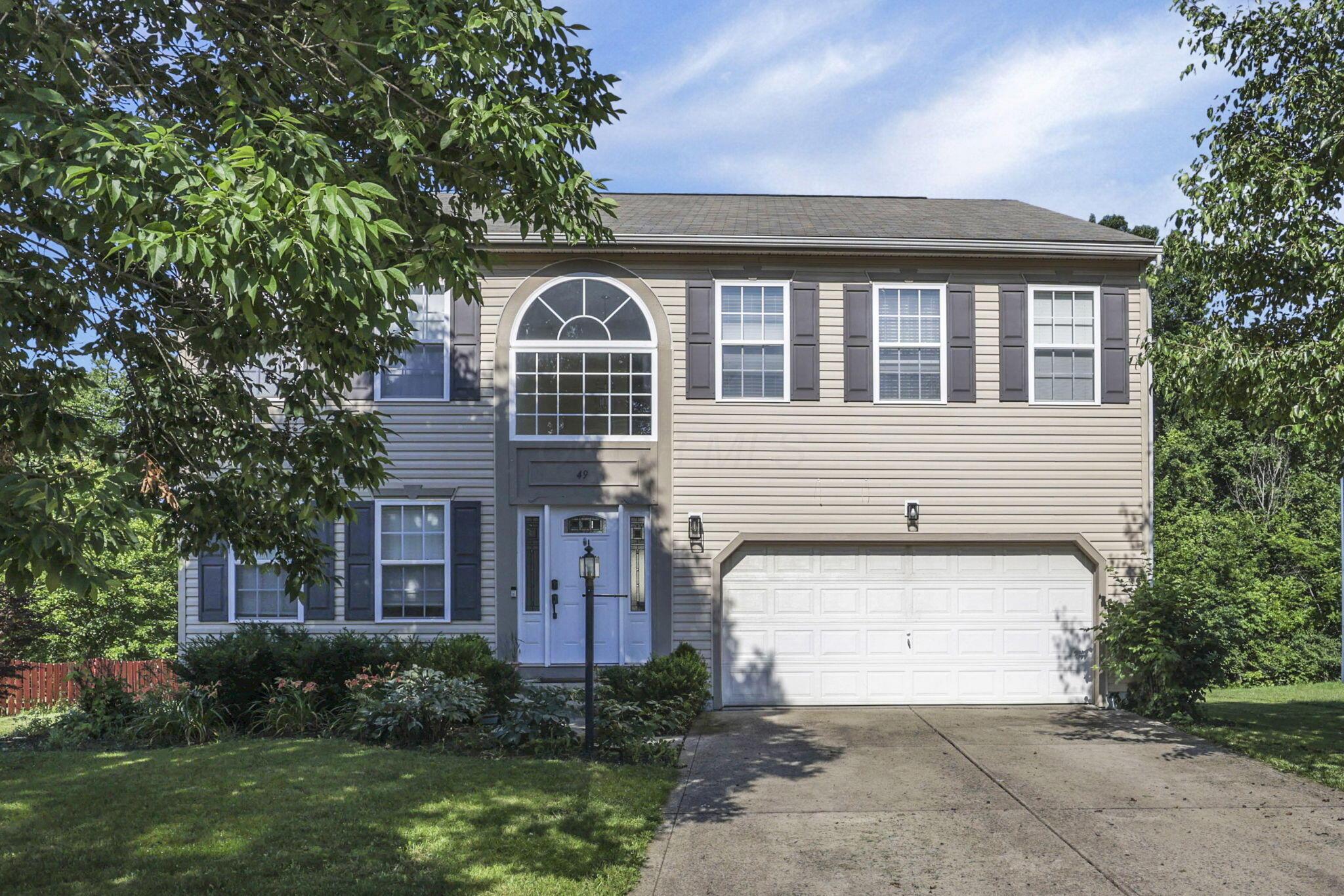 49 Knights Bridge Drive W — photo