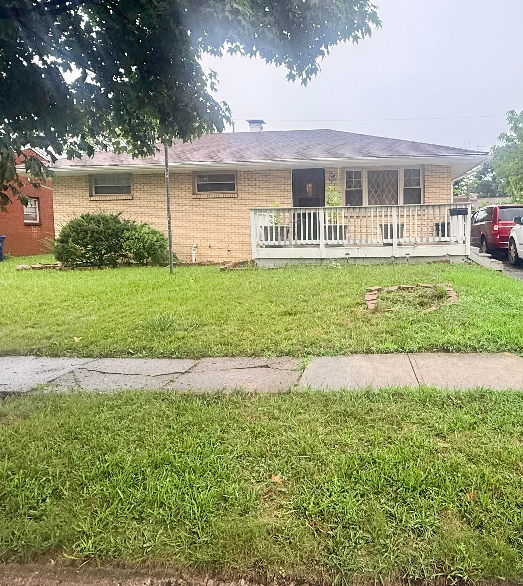 1172 Elaine Road — photo