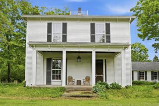 326 College Street — photo