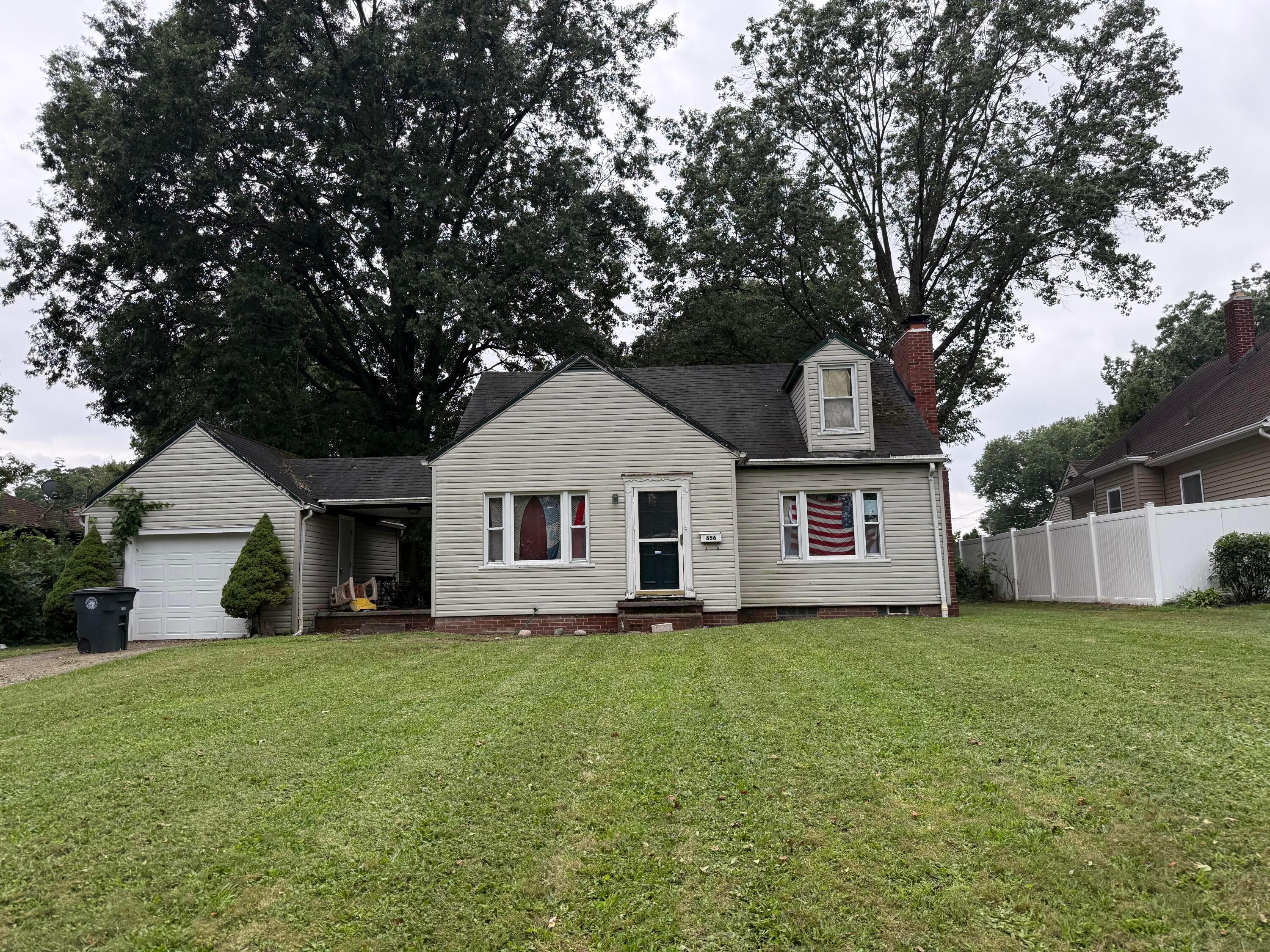 656 Auldfarm Road — photo