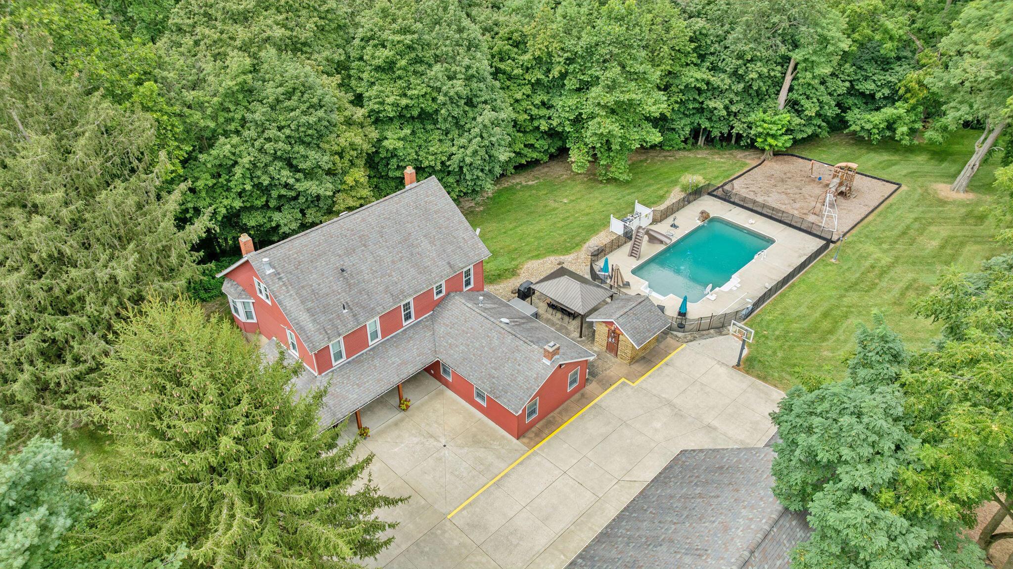 1444 Blue Jay Road — photo