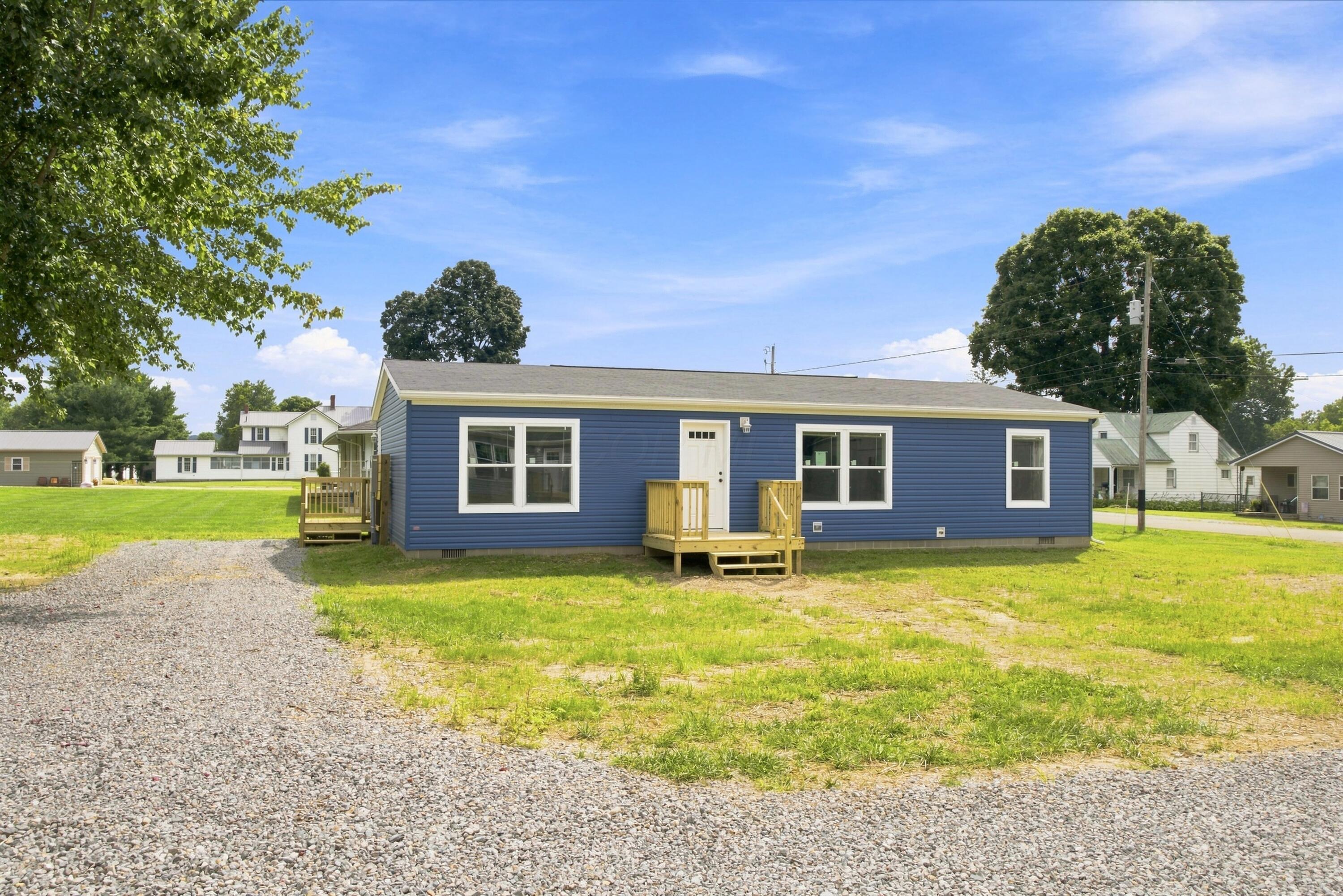 18428 Laurel Street — photo