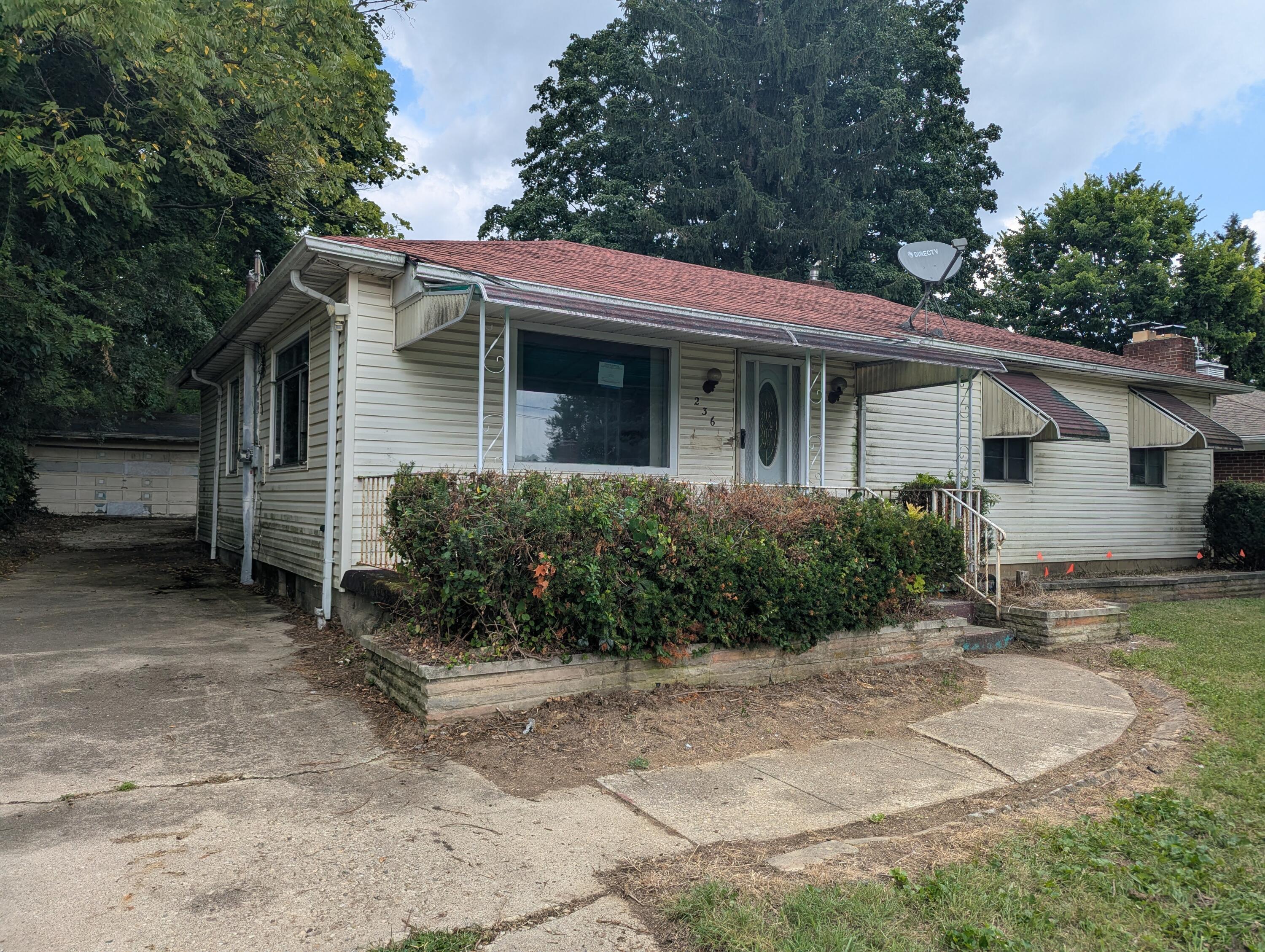 236 W Singer Street — photo