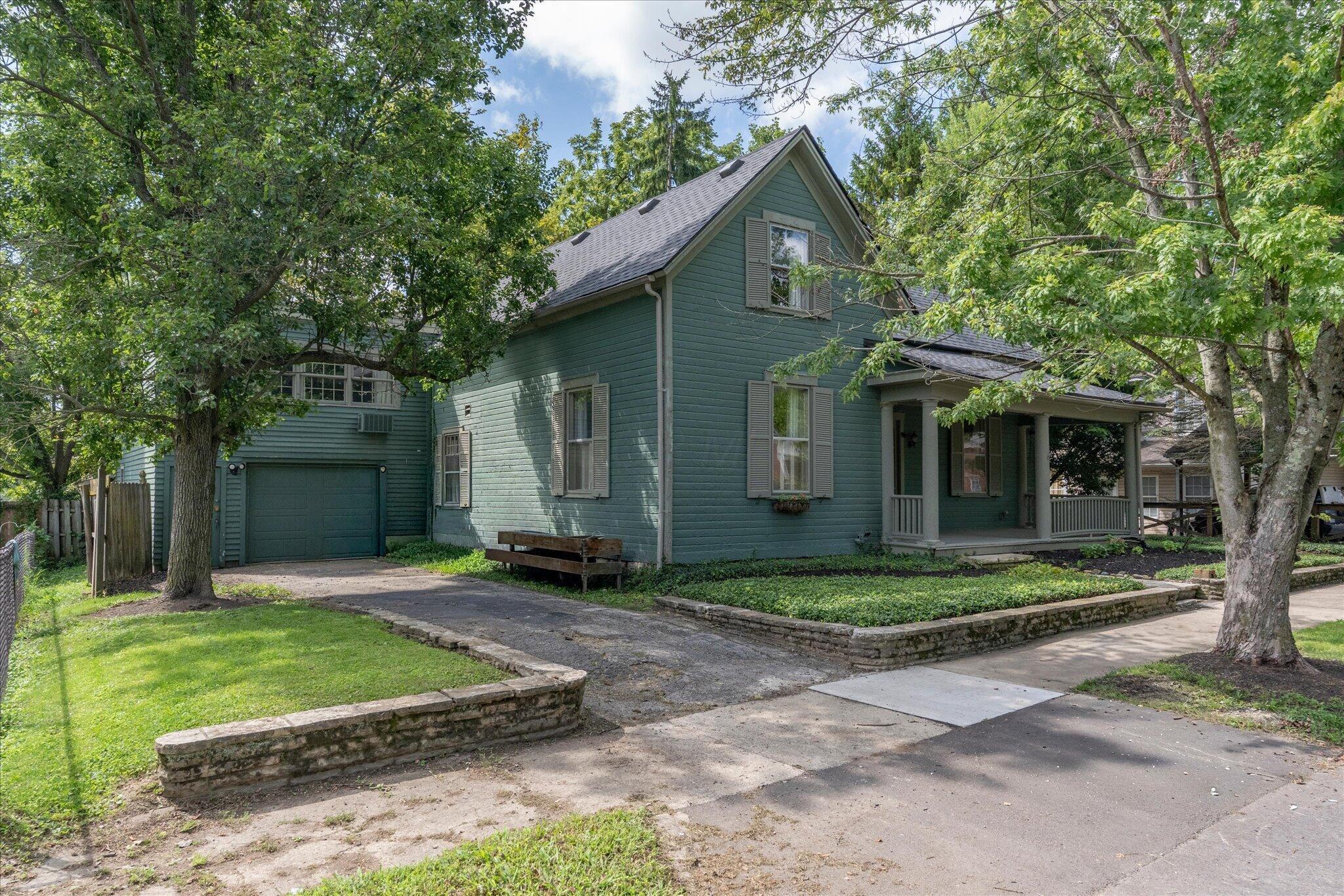 514 Mirabeau Street — photo
