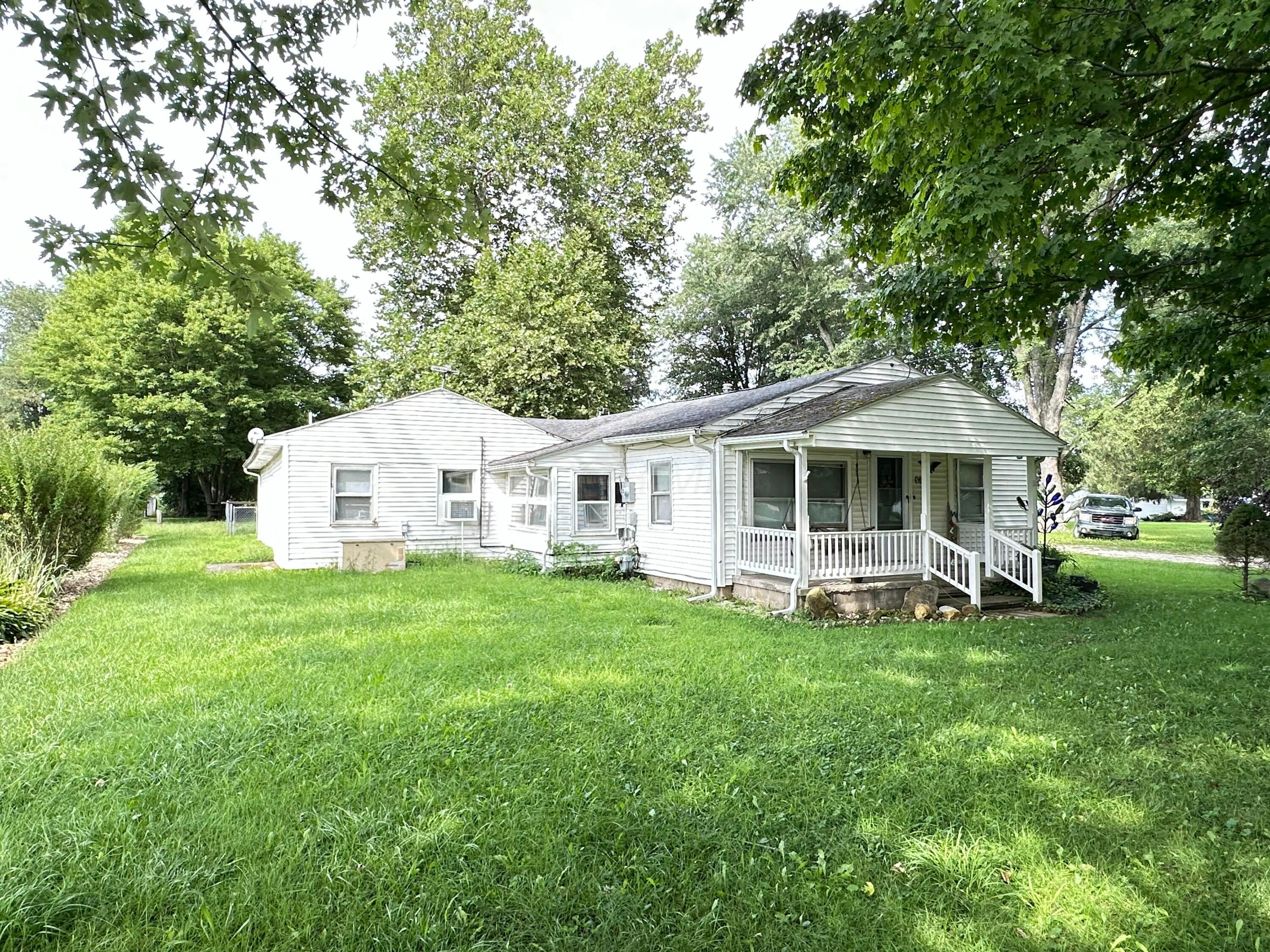 5715 Chestnut Hills Road NE — photo