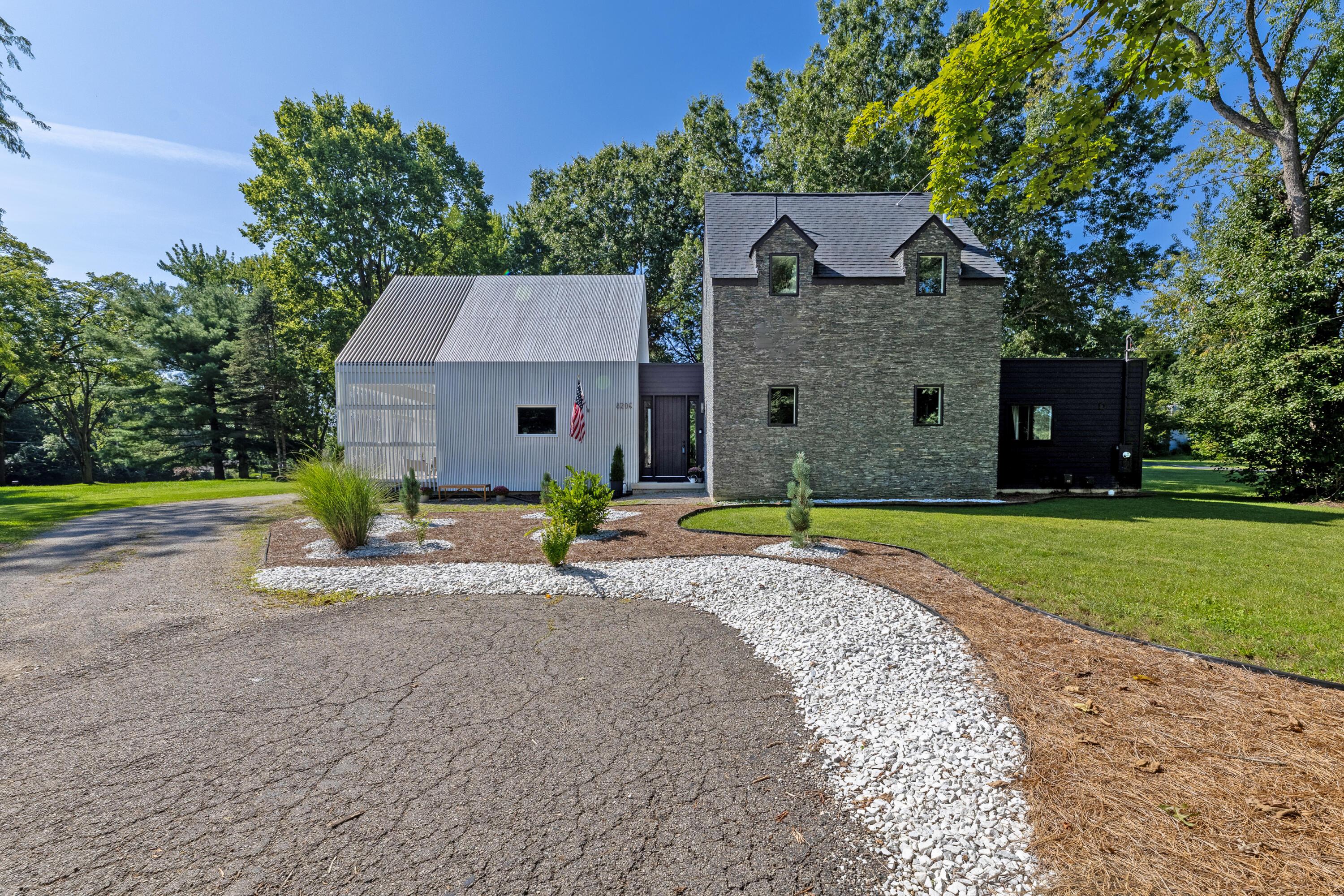 8206 Maxtown Road — photo