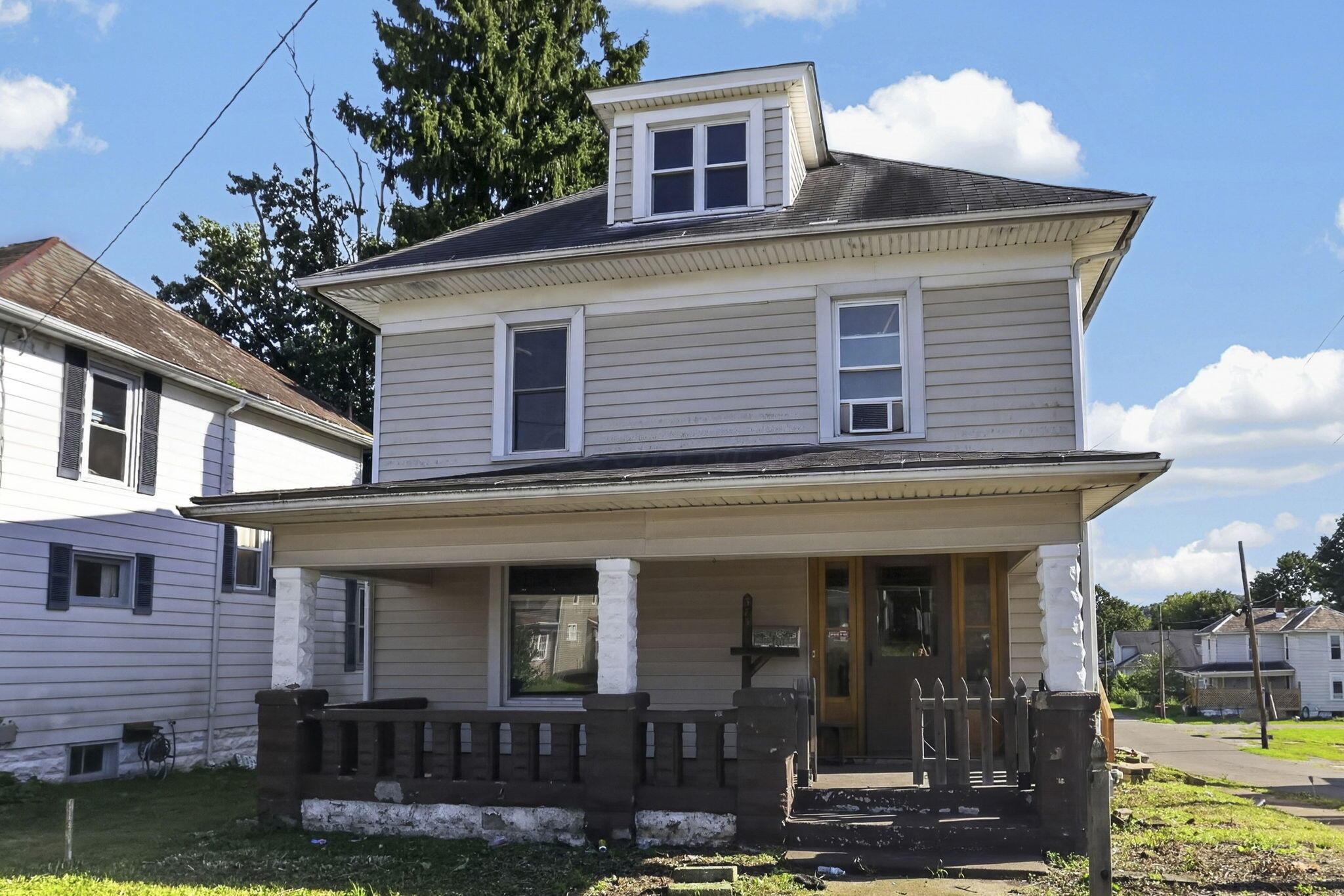573 E Main Street — photo