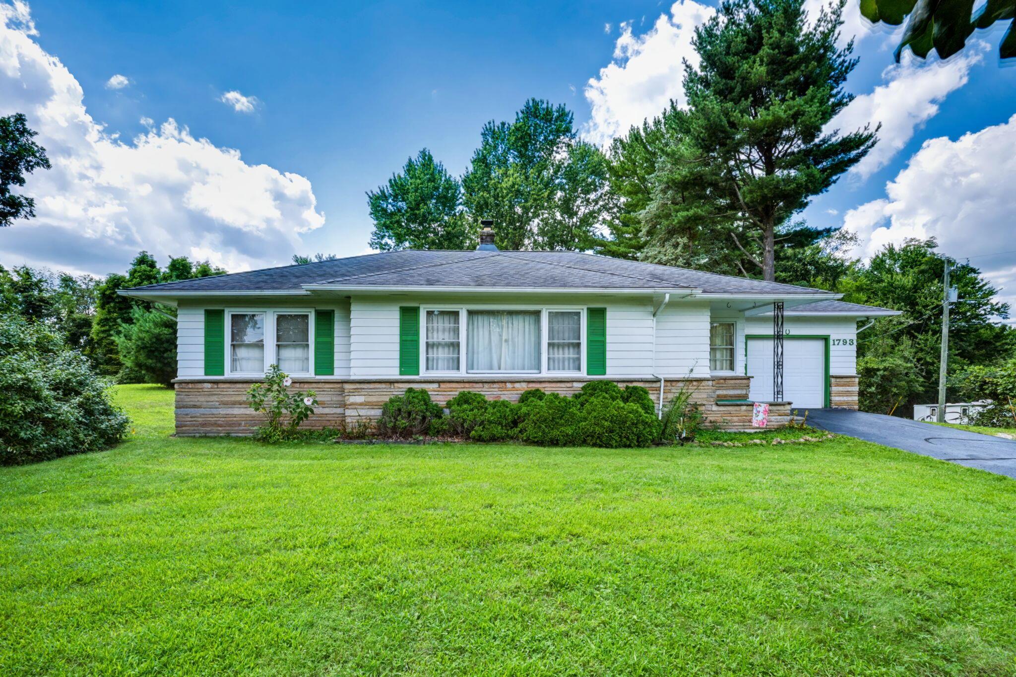 1793 Dayton Road NE — photo