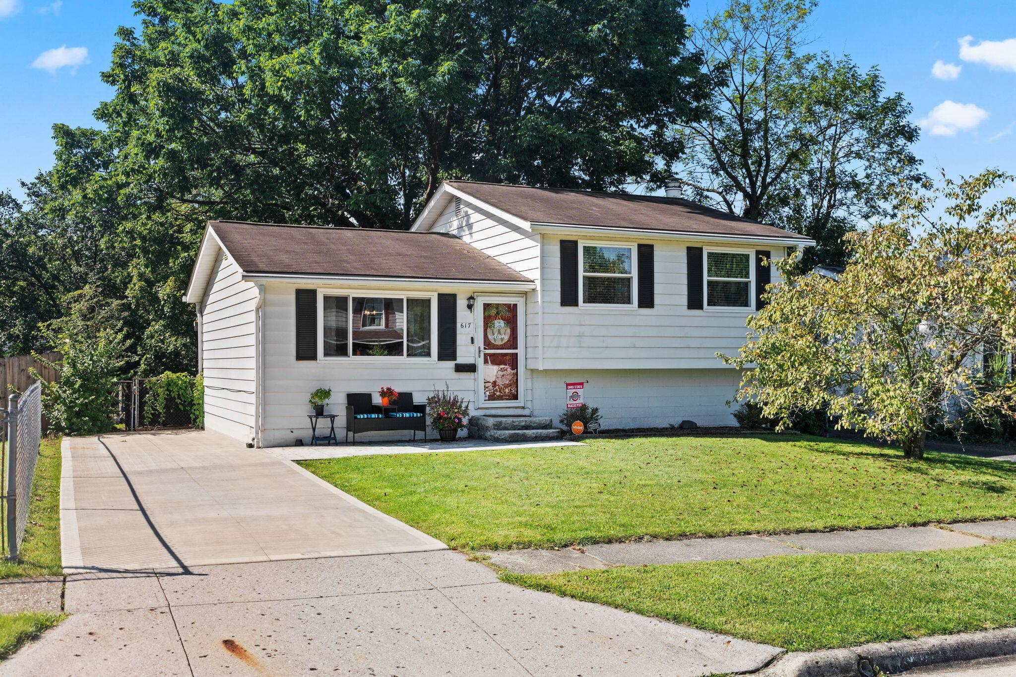 617 Oak Hollow Court — photo