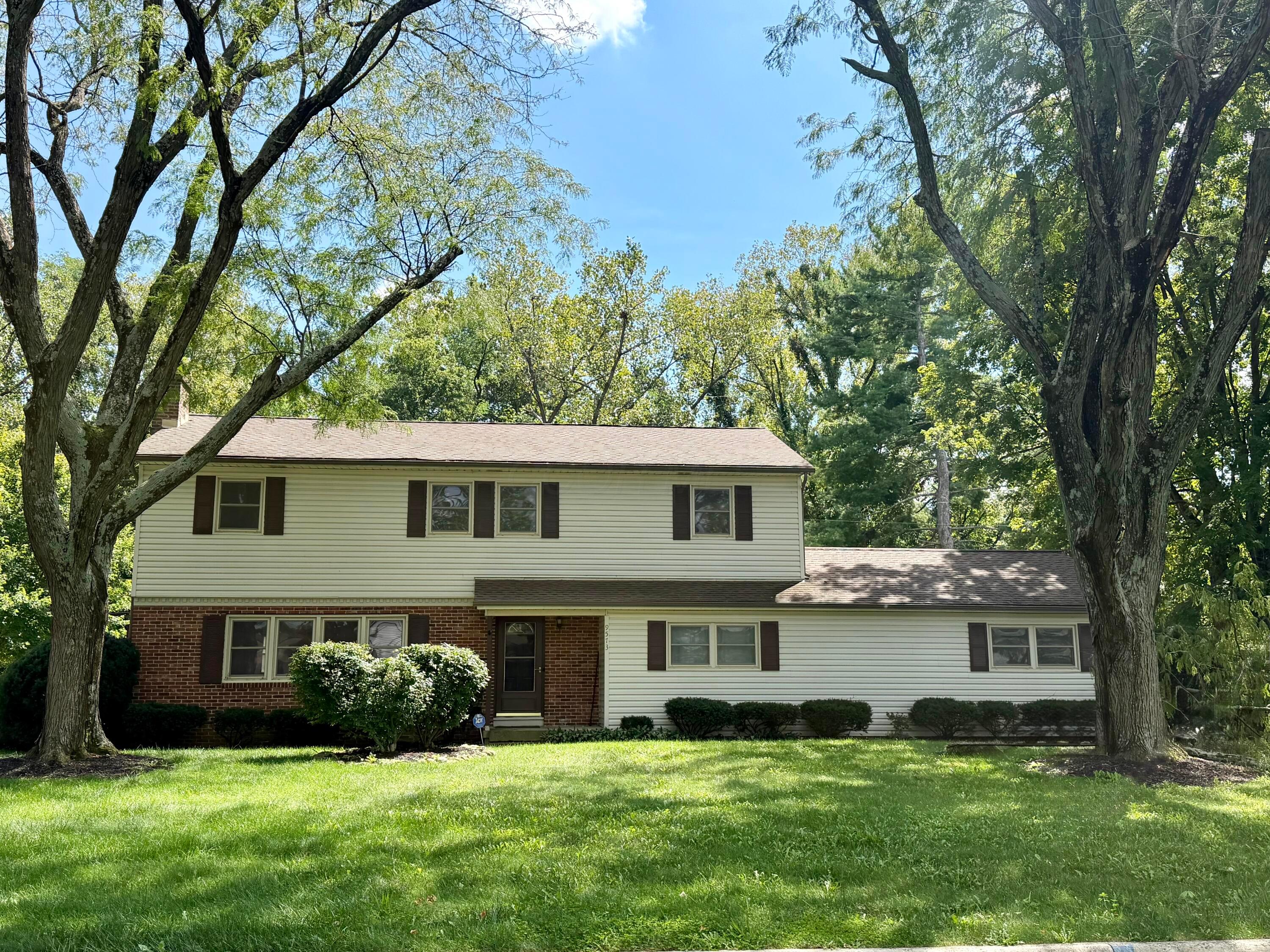 9573 Circle Drive E — photo