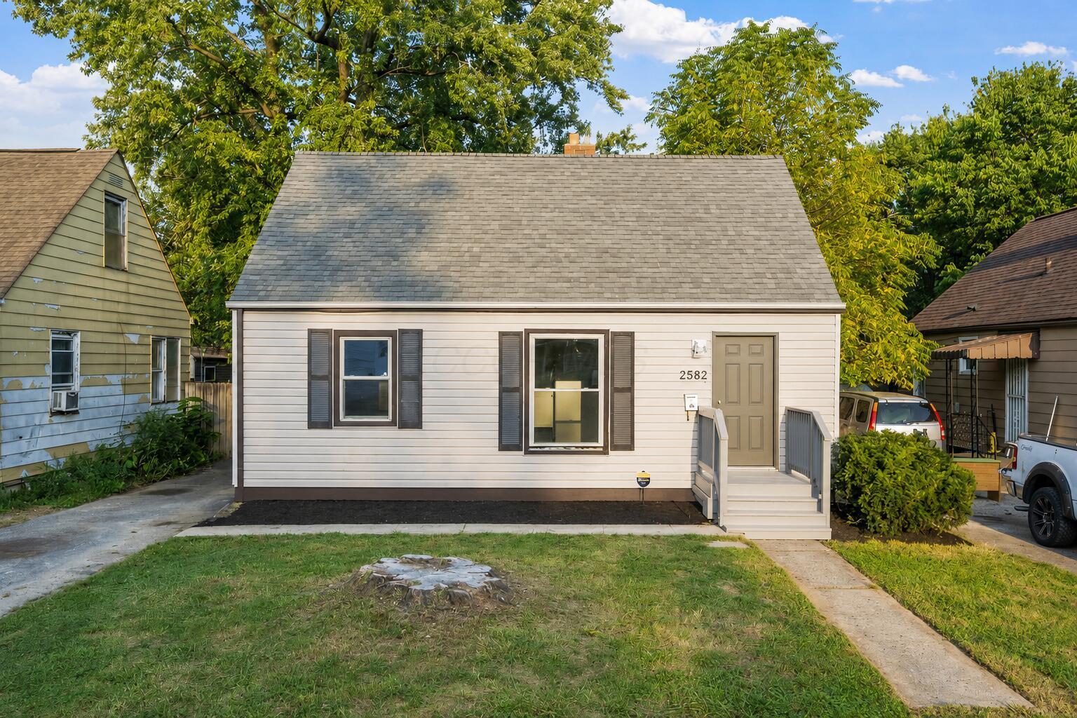 2582 Atwood Terrace — photo