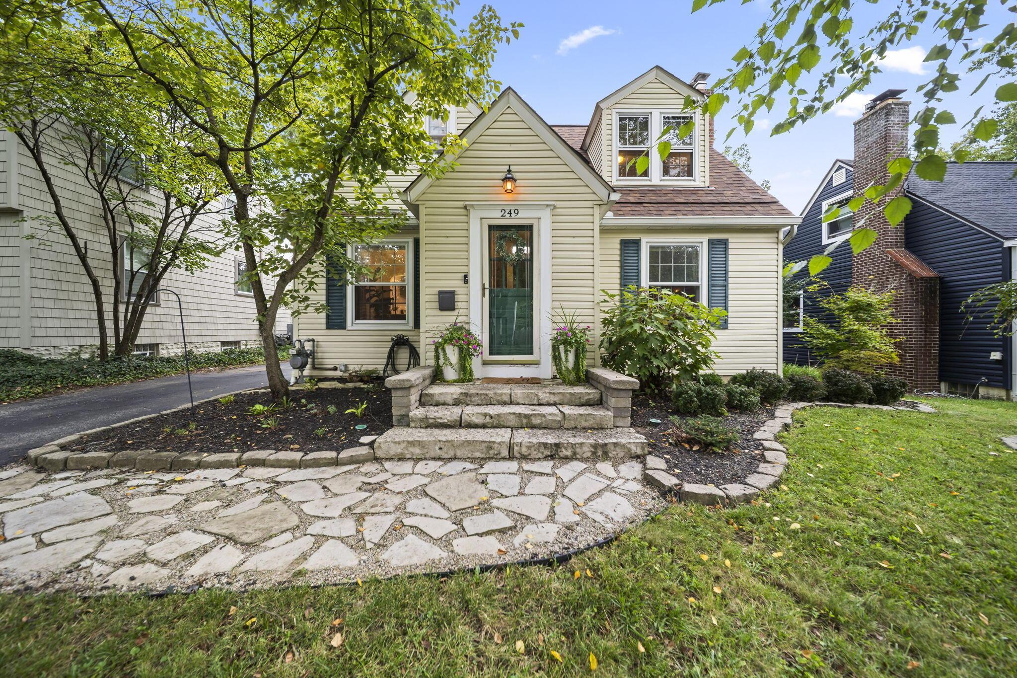 249 W Schreyer Place — photo