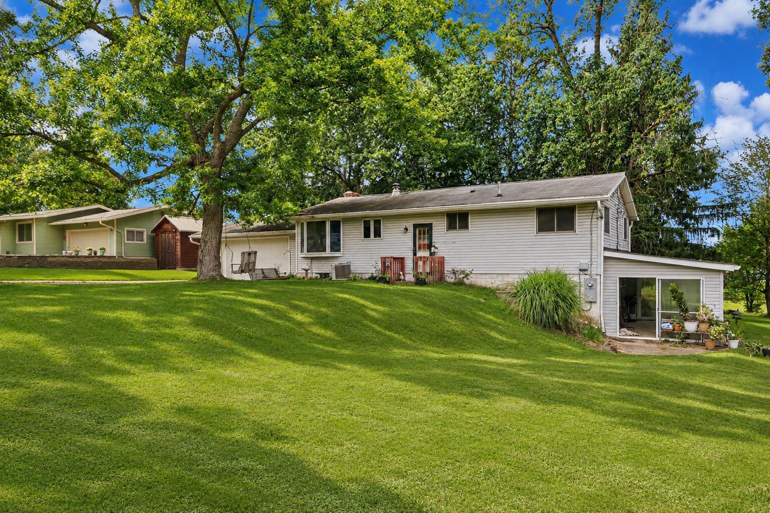 2305 Lakecrest Drive — photo