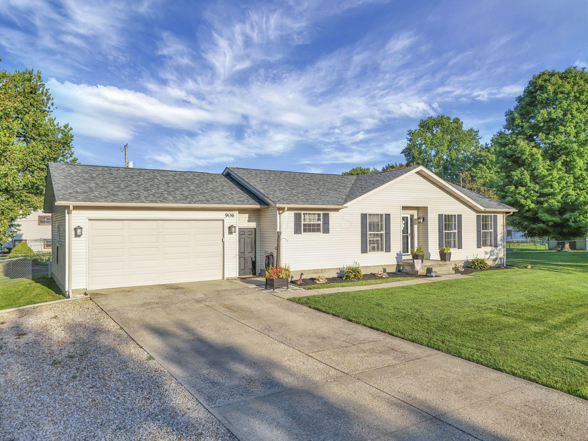 906 Lateglow Court — photo