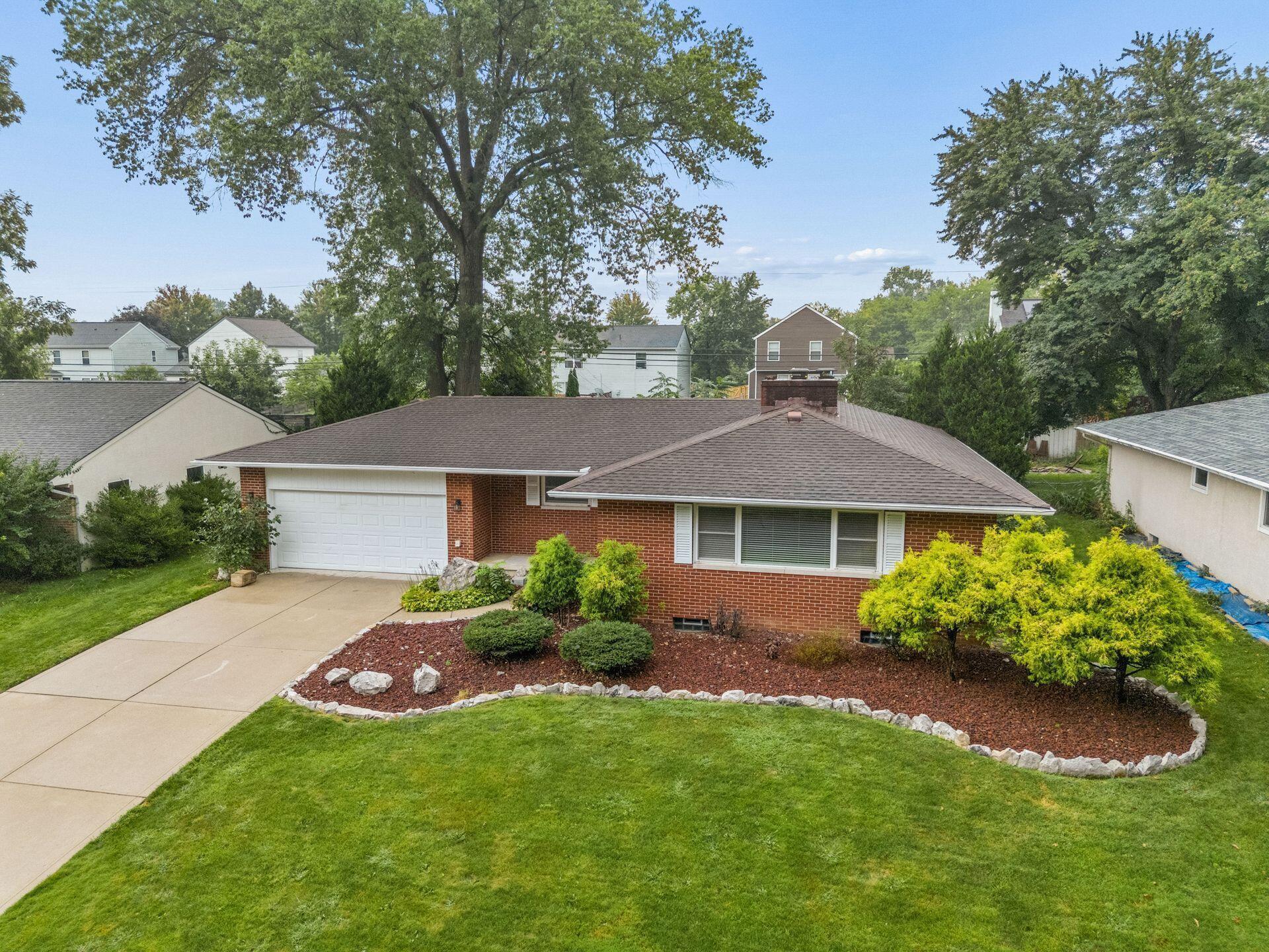 2801 Maplewood Drive — photo