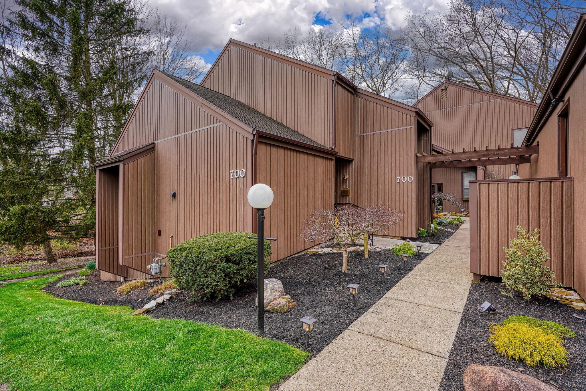 700 Tall Oaks Drive — photo