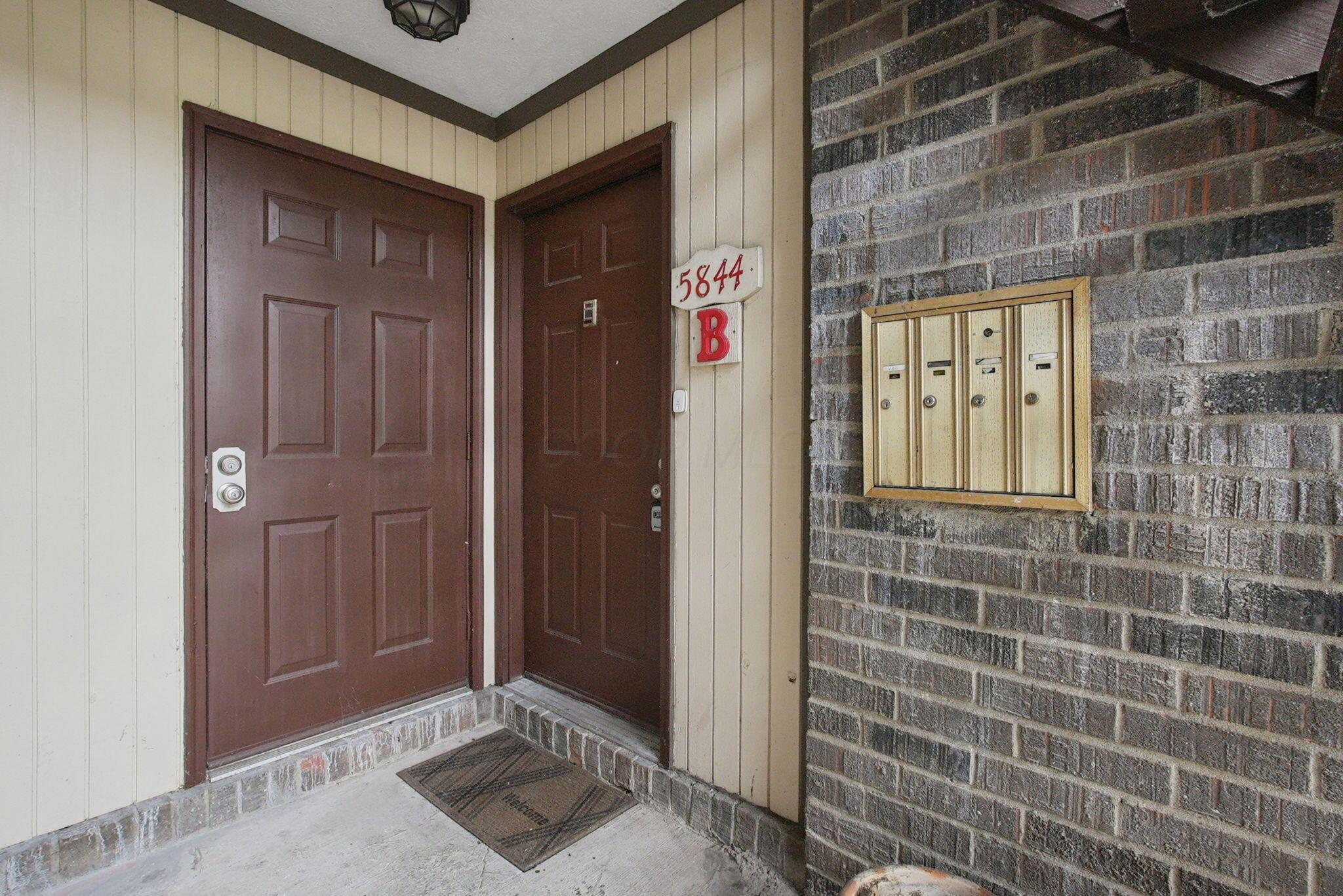 5844 Hallridge Circle, B — photo