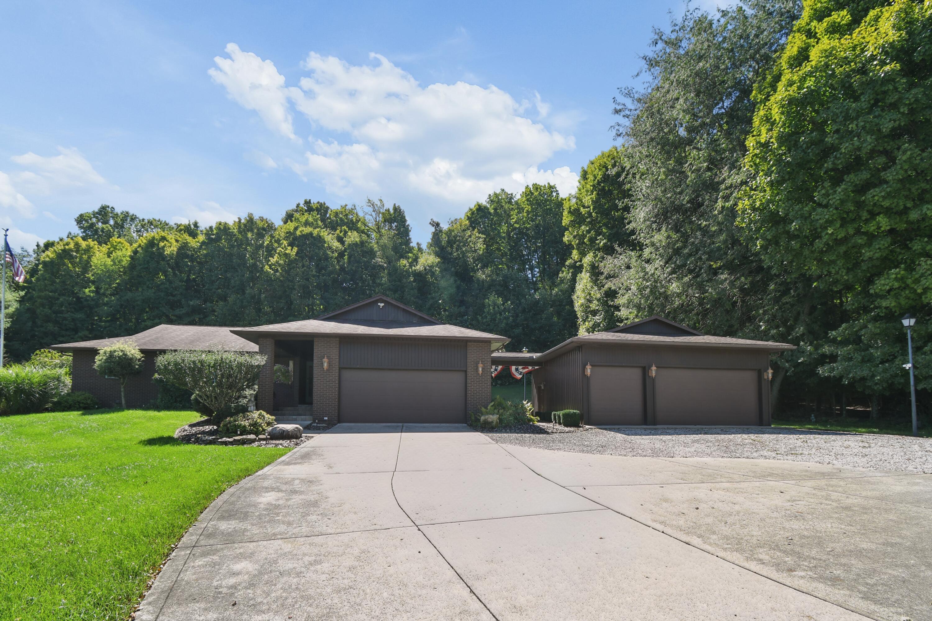 819 Briarhill Drive — photo