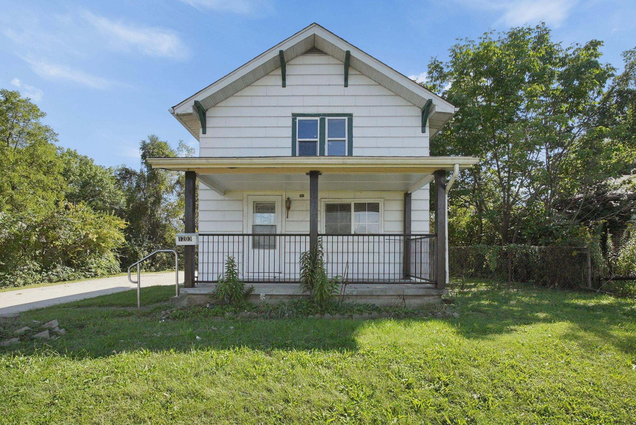 1203 E Innis Avenue — photo